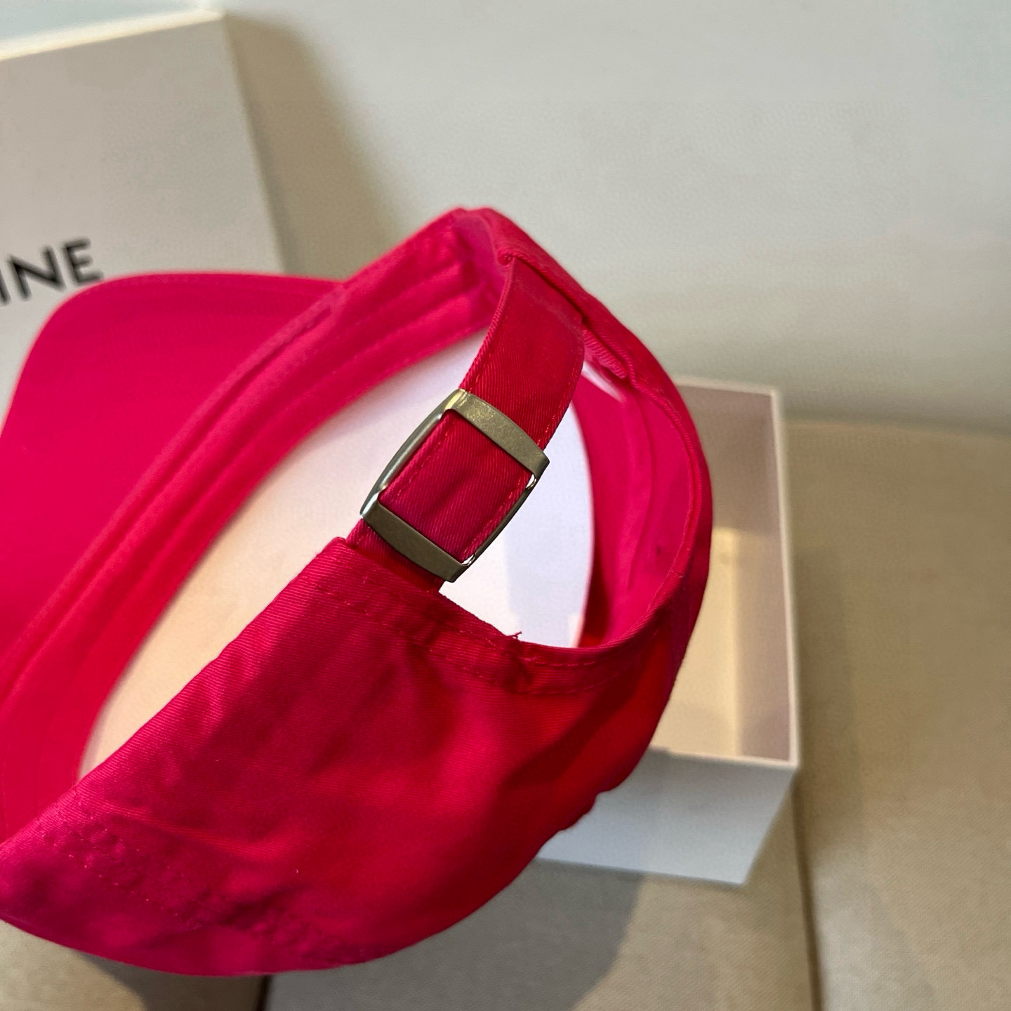 
西太后新款棒球帽🧢，男女通用，头围57cm 