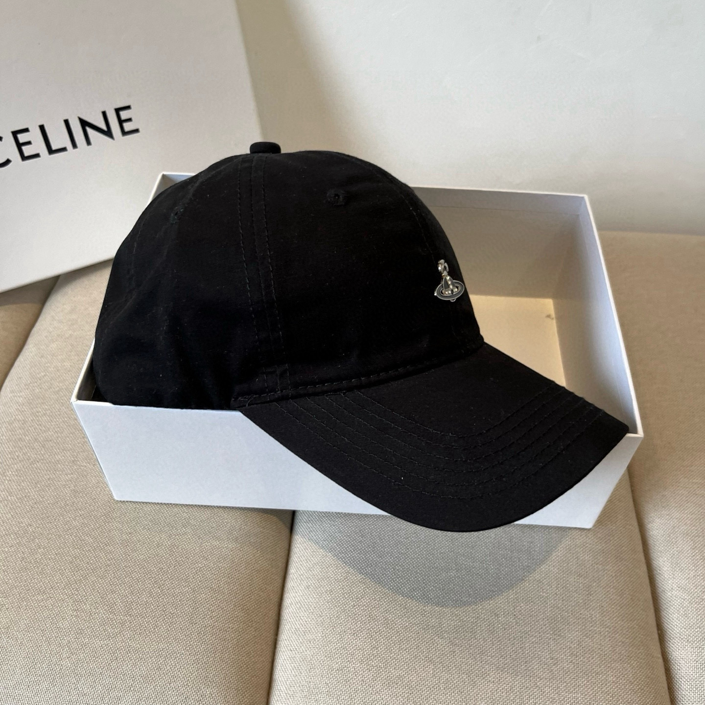 
西太后新款棒球帽🧢，男女通用，头围57cm 