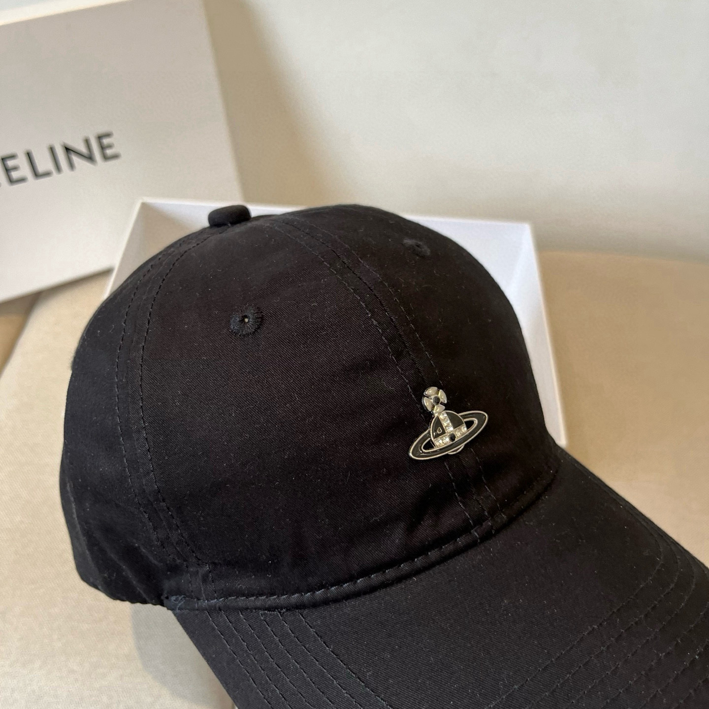 
西太后新款棒球帽🧢，男女通用，头围57cm 