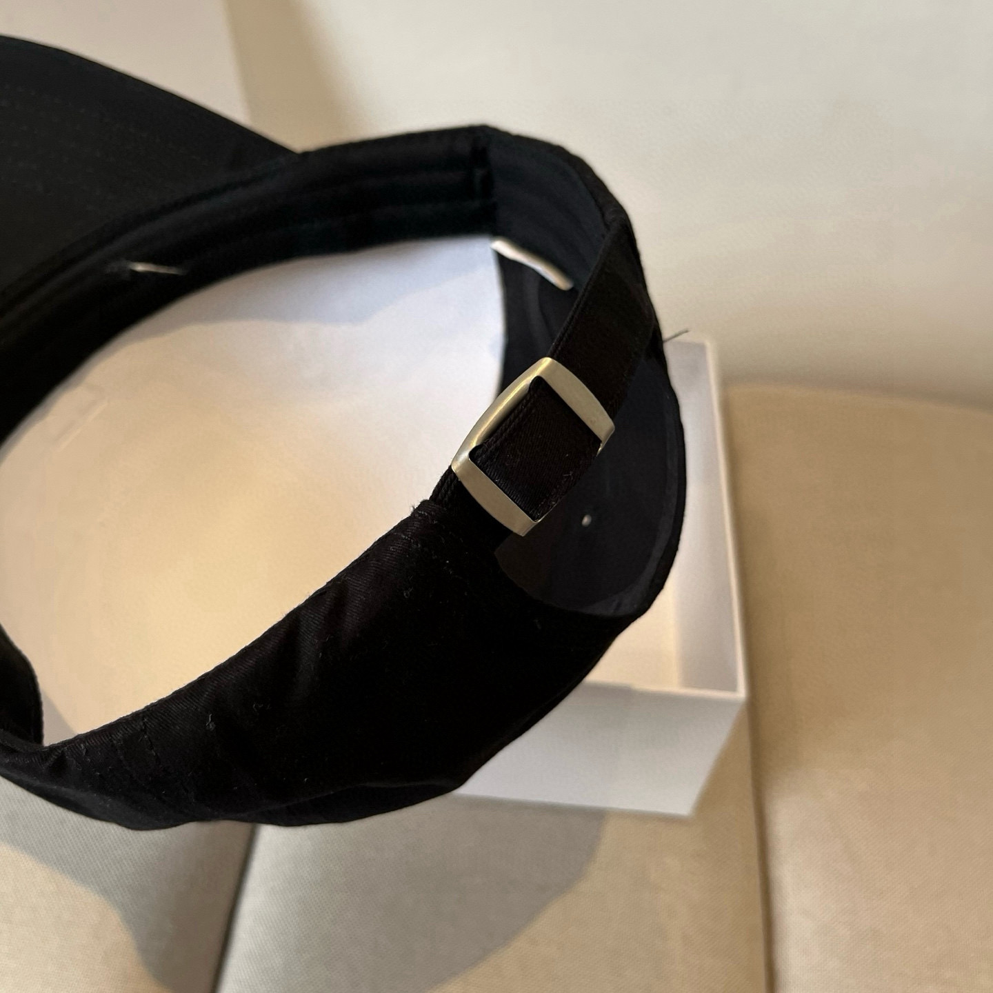 
西太后新款棒球帽🧢，男女通用，头围57cm 