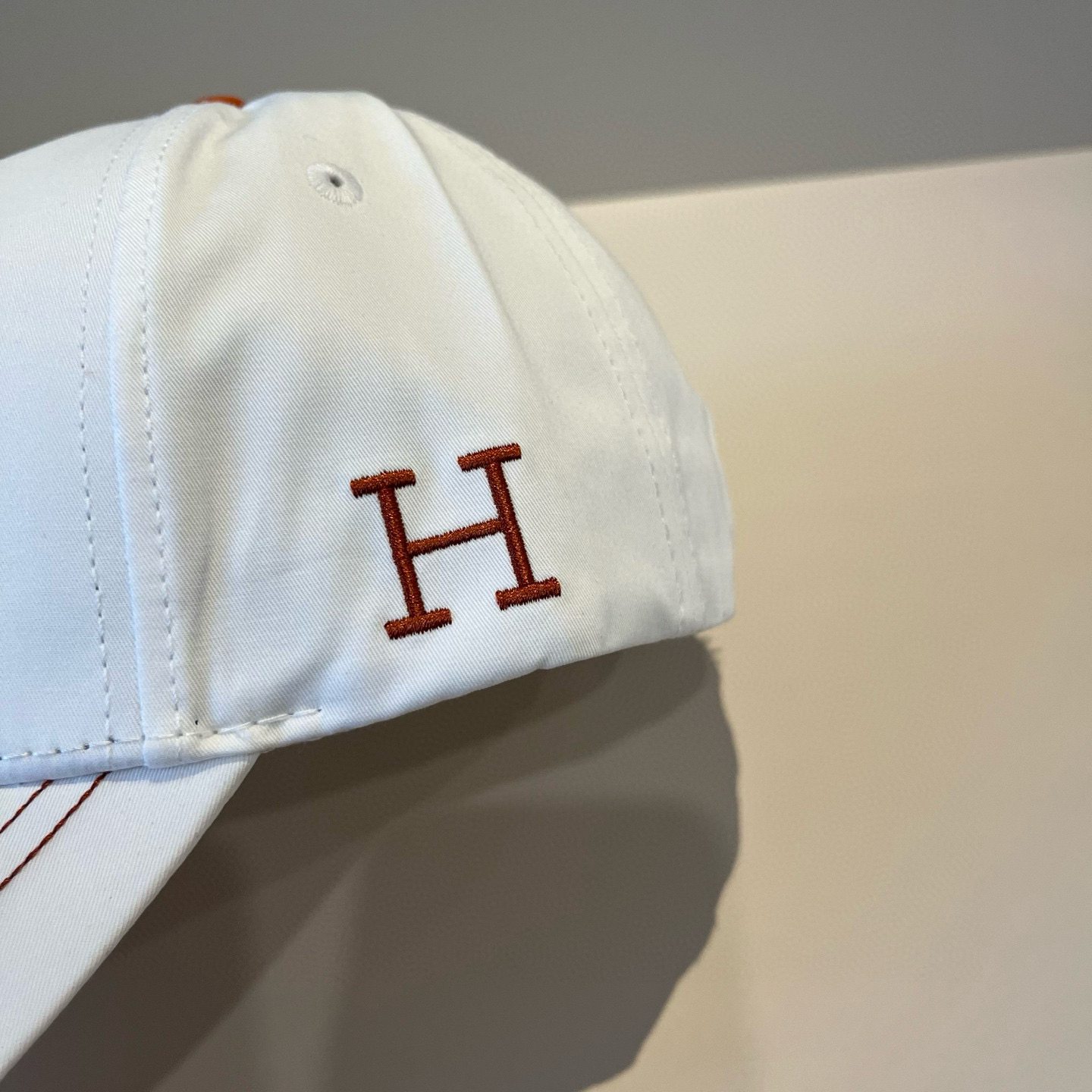  爱马仕Hermes 官网新品经典款 棒球帽🎩 原单品质 火爆来袭。 工艺非常精美爱心 高档大气上档次 