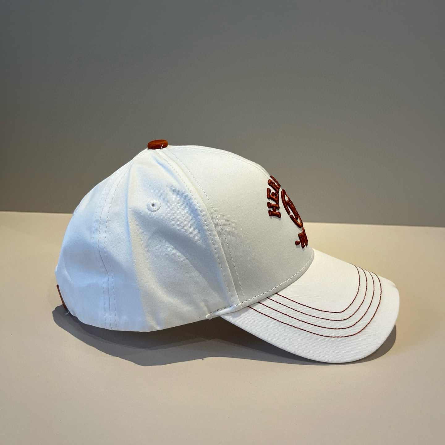  爱马仕Hermes 官网新品经典款 棒球帽🎩 原单品质 火爆来袭。 工艺非常精美爱心 高档大气上档次 