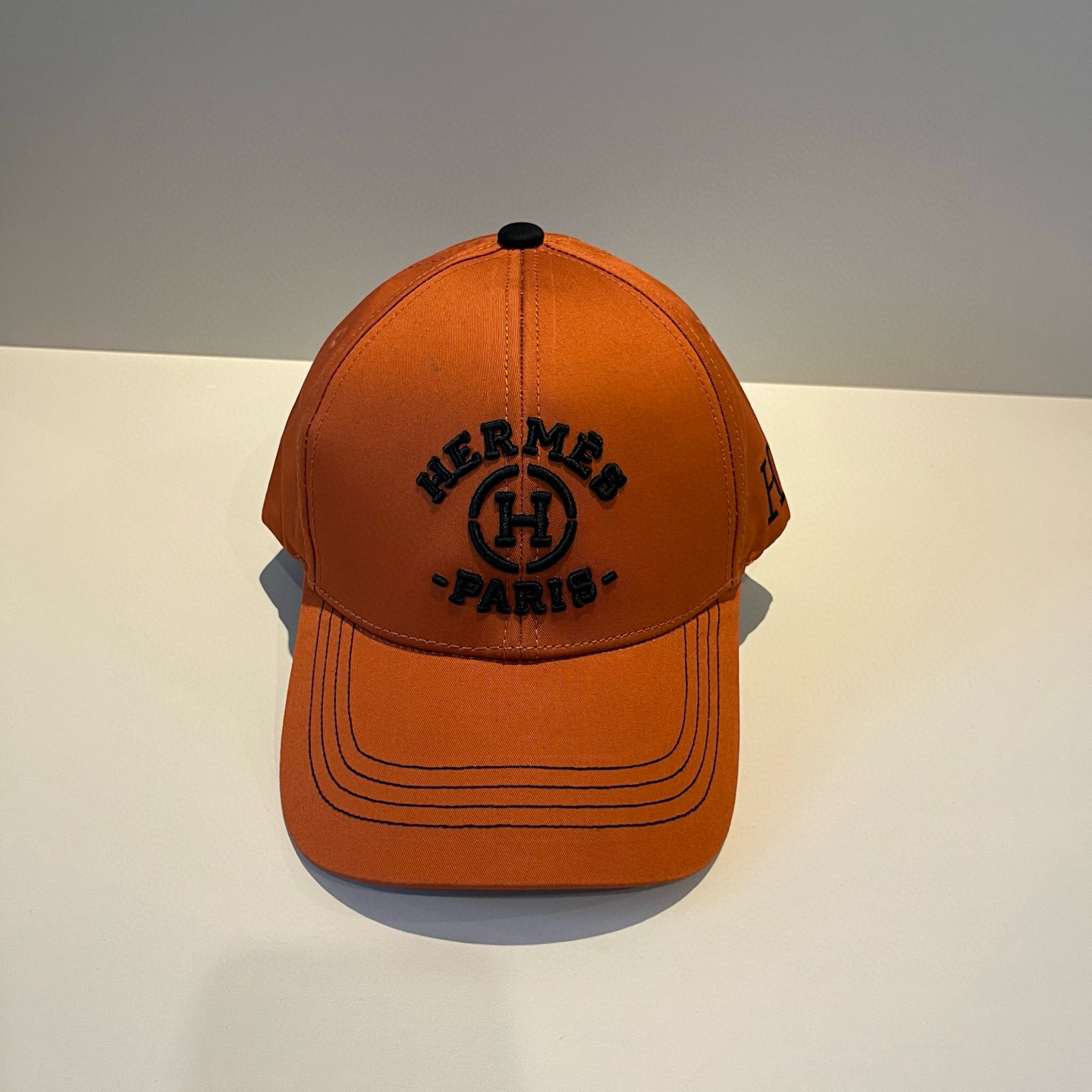  爱马仕Hermes 官网新品经典款 棒球帽🎩 原单品质 火爆来袭。 工艺非常精美爱心 高档大气上档次 