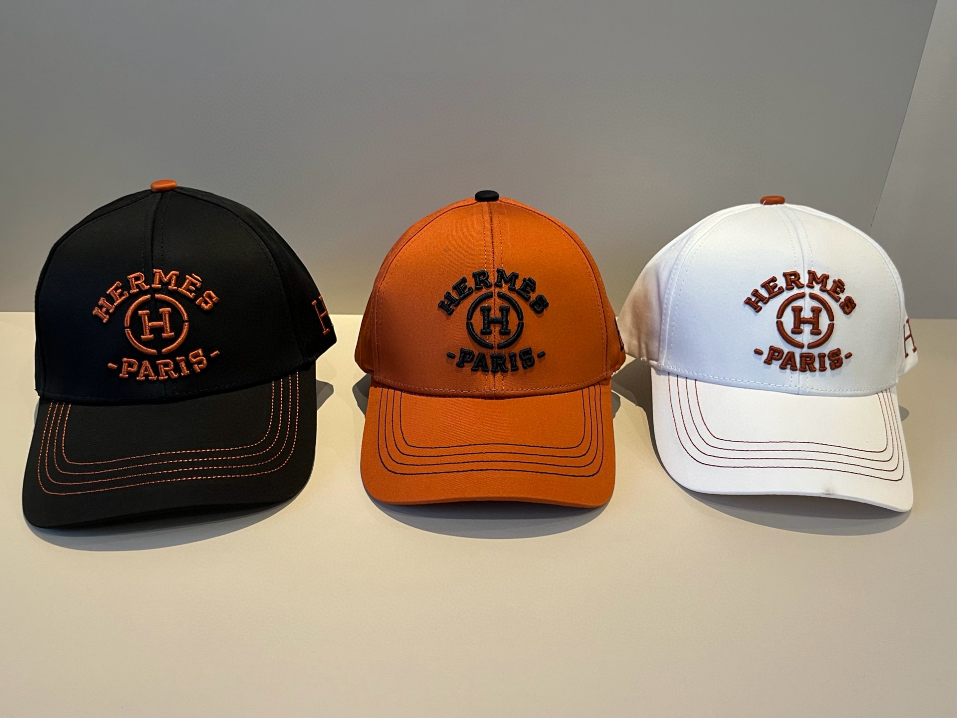  爱马仕Hermes 官网新品经典款 棒球帽🎩 原单品质 火爆来袭。 工艺非常精美爱心 高档大气上档次 