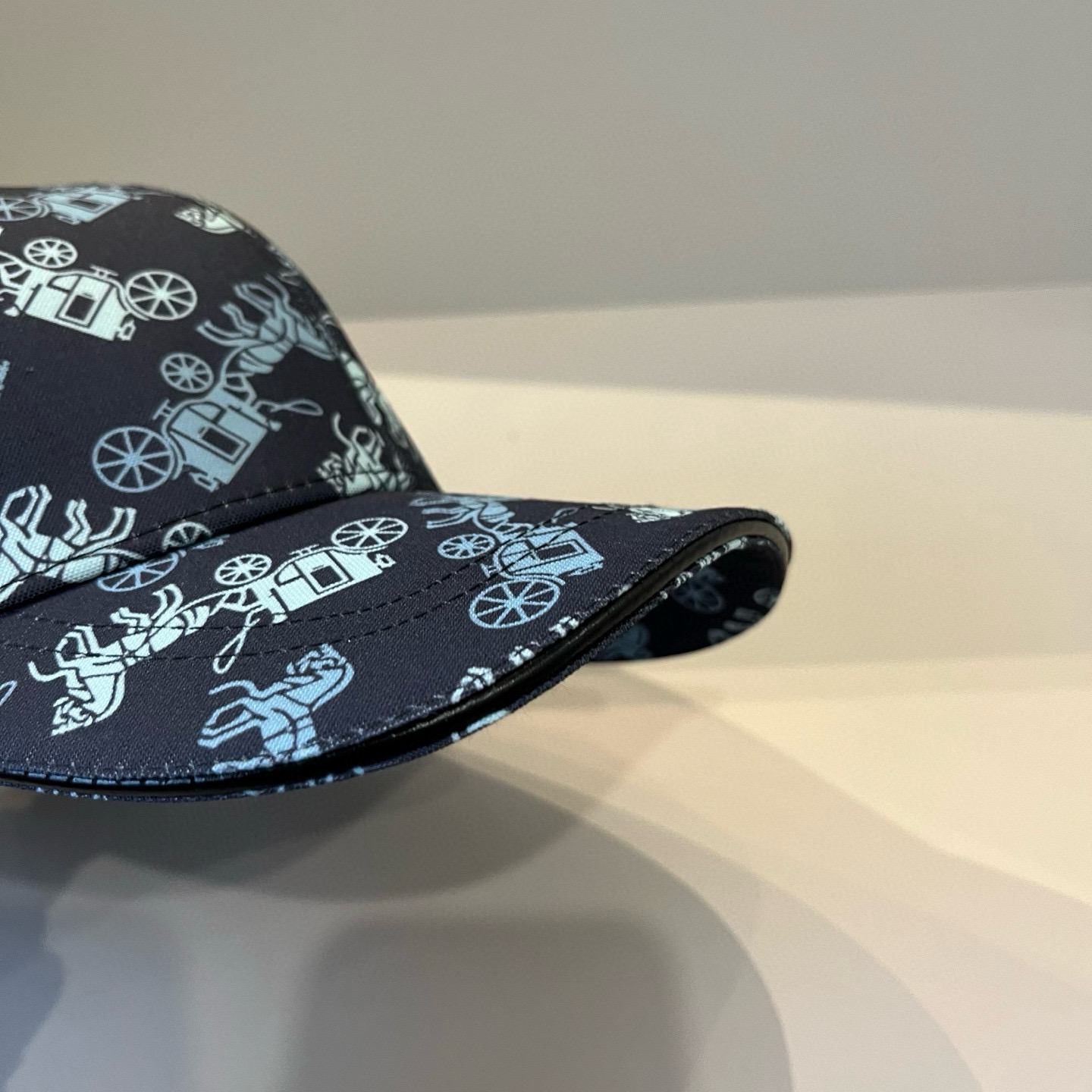  爱马仕Hermes 官网新品经典款 棒球帽🎩 原单品质 火爆来袭。 工艺非常精美爱心 高档大气上档次 