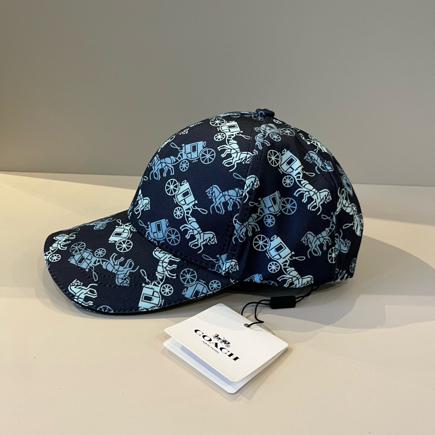  爱马仕Hermes 官网新品经典款 棒球帽🎩 原单品质 火爆来袭。 工艺非常精美爱心 高档大气上档次 