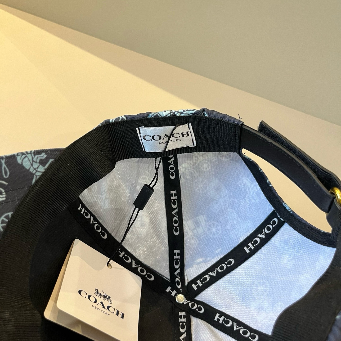  爱马仕Hermes 官网新品经典款 棒球帽🎩 原单品质 火爆来袭。 工艺非常精美爱心 高档大气上档次 