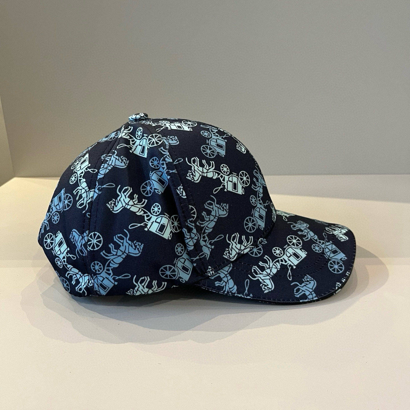  爱马仕Hermes 官网新品经典款 棒球帽🎩 原单品质 火爆来袭。 工艺非常精美爱心 高档大气上档次 