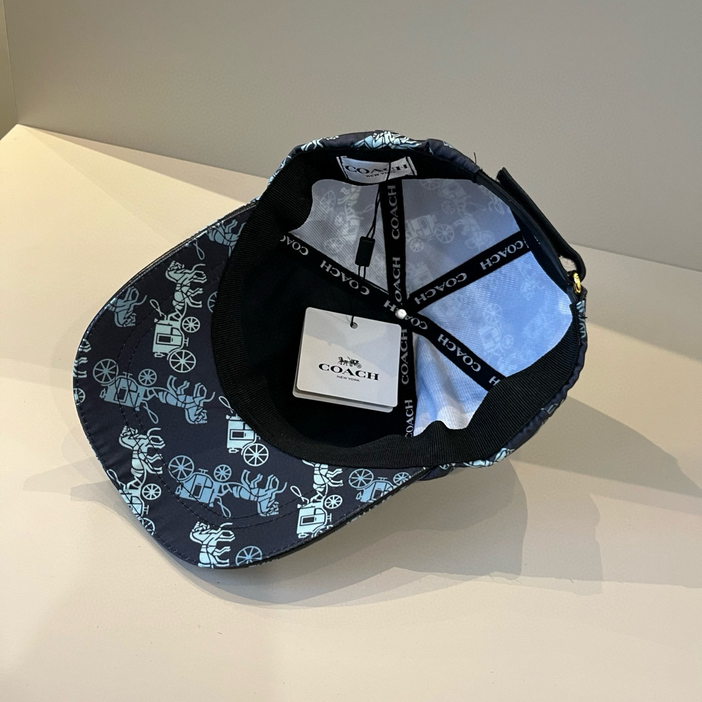  爱马仕Hermes 官网新品经典款 棒球帽🎩 原单品质 火爆来袭。 工艺非常精美爱心 高档大气上档次 