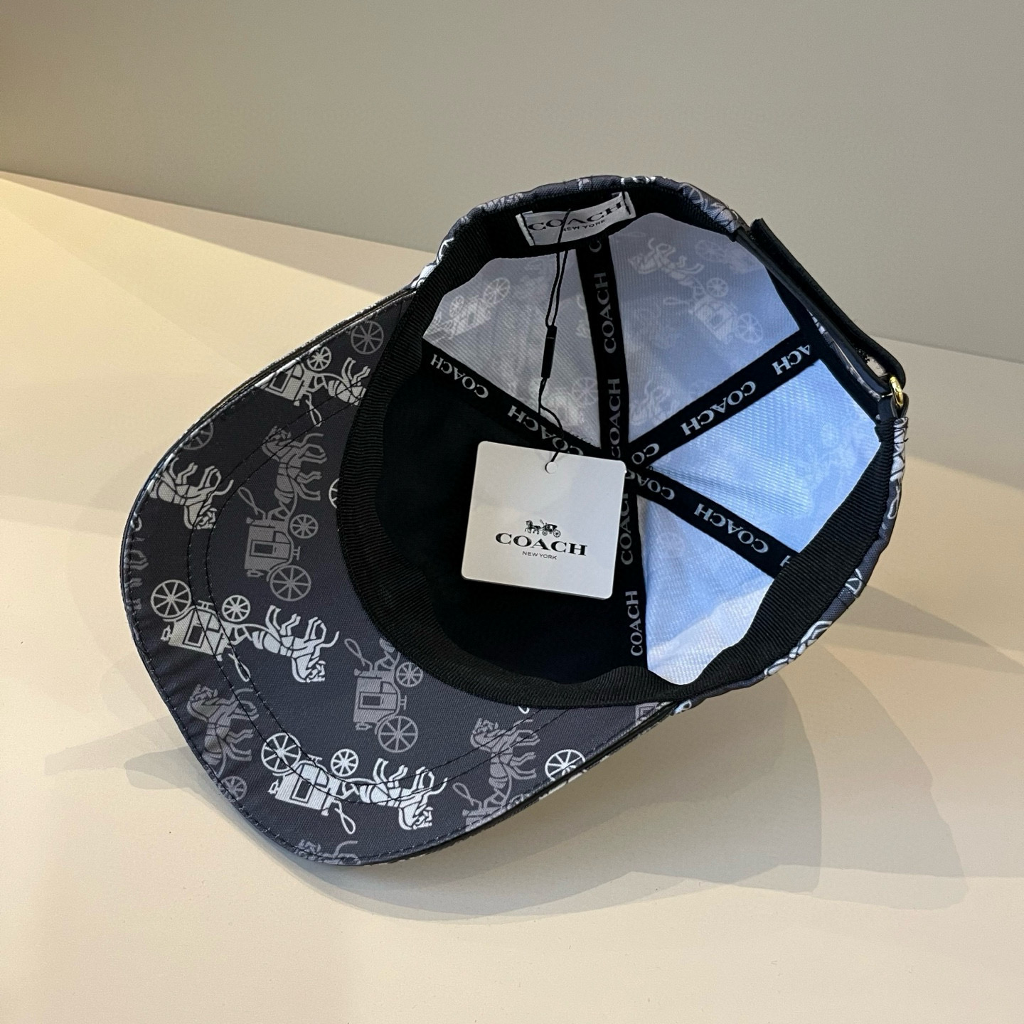  爱马仕Hermes 官网新品经典款 棒球帽🎩 原单品质 火爆来袭。 工艺非常精美爱心 高档大气上档次 