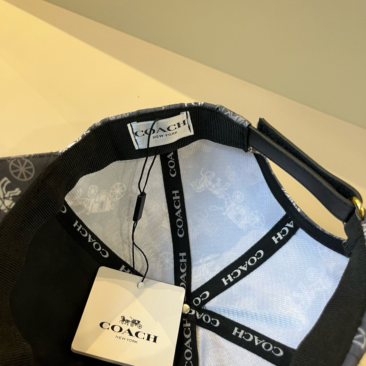  爱马仕Hermes 官网新品经典款 棒球帽🎩 原单品质 火爆来袭。 工艺非常精美爱心 高档大气上档次 