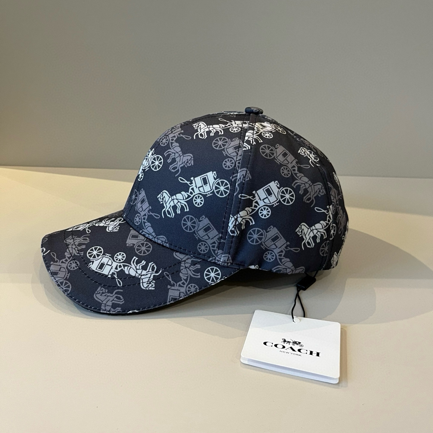  爱马仕Hermes 官网新品经典款 棒球帽🎩 原单品质 火爆来袭。 工艺非常精美爱心 高档大气上档次 