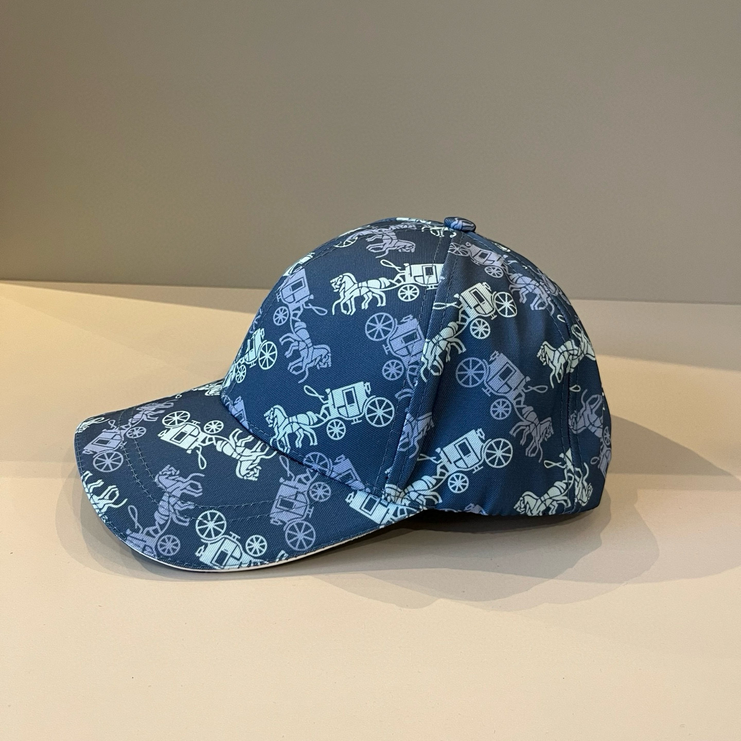  爱马仕Hermes 官网新品经典款 棒球帽🎩 原单品质 火爆来袭。 工艺非常精美爱心 高档大气上档次 