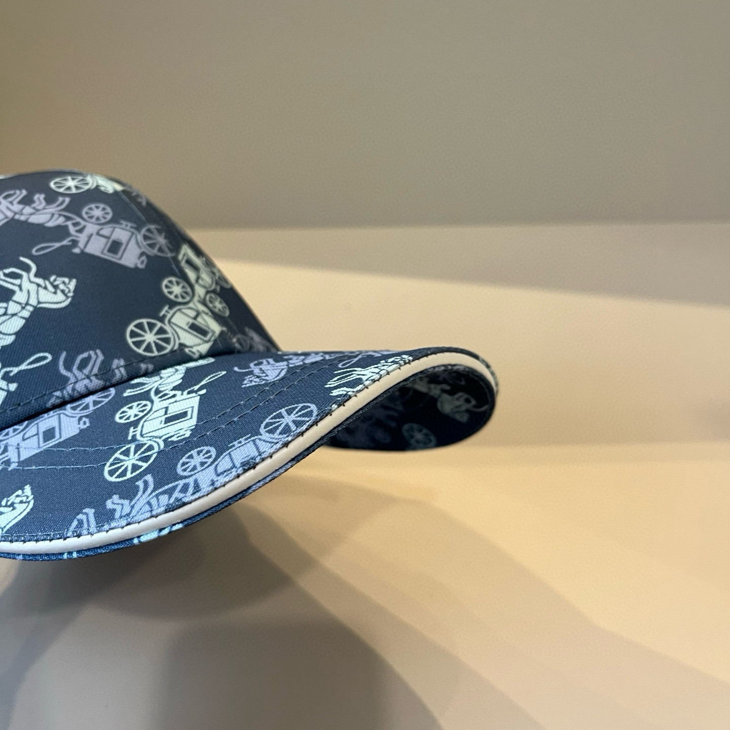  爱马仕Hermes 官网新品经典款 棒球帽🎩 原单品质 火爆来袭。 工艺非常精美爱心 高档大气上档次 