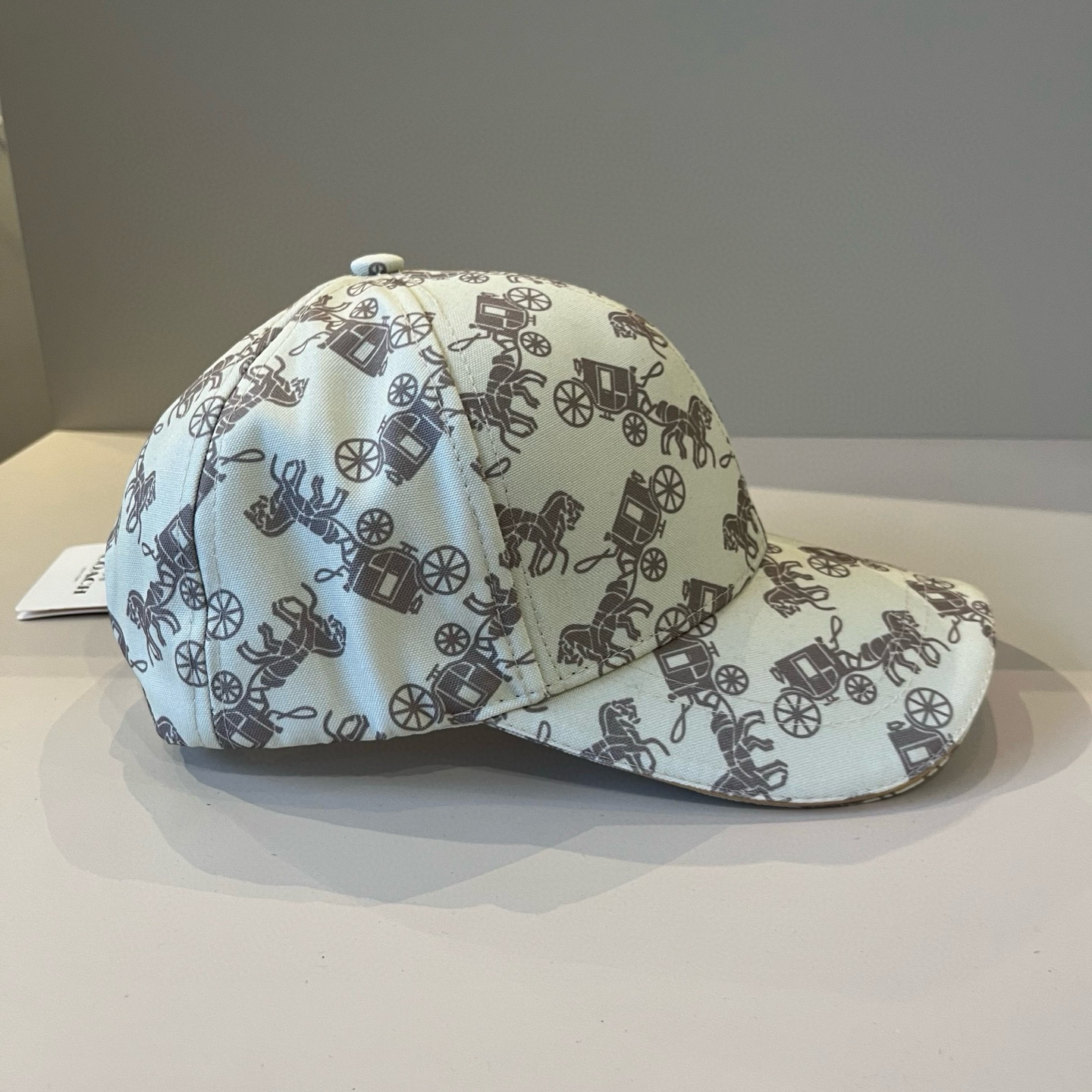  爱马仕Hermes 官网新品经典款 棒球帽🎩 原单品质 火爆来袭。 工艺非常精美爱心 高档大气上档次 