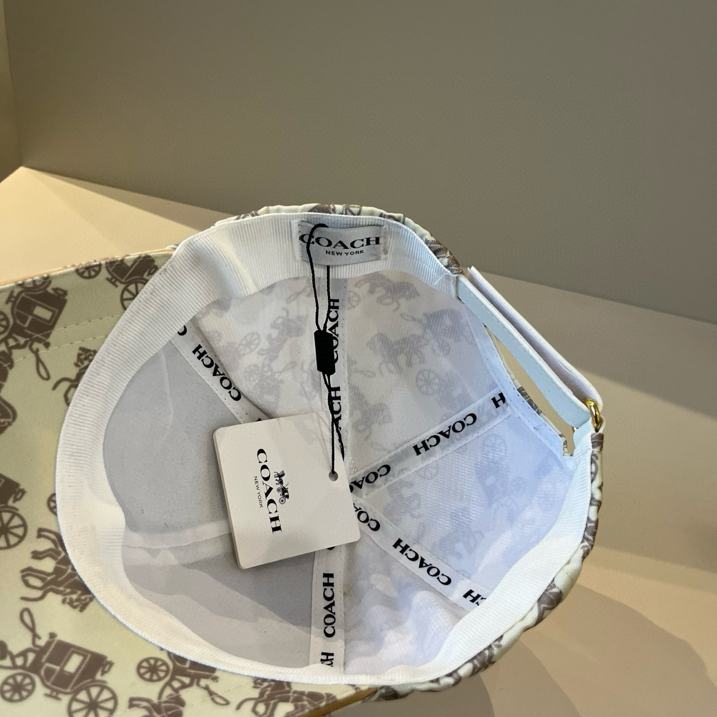  爱马仕Hermes 官网新品经典款 棒球帽🎩 原单品质 火爆来袭。 工艺非常精美爱心 高档大气上档次 