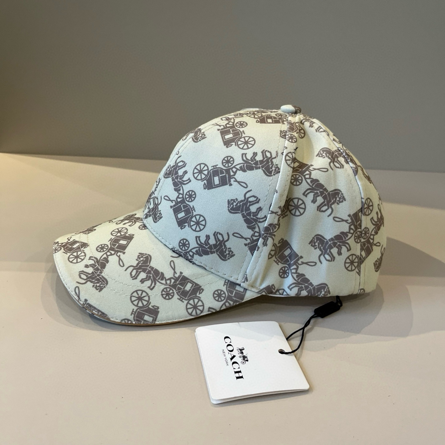  爱马仕Hermes 官网新品经典款 棒球帽🎩 原单品质 火爆来袭。 工艺非常精美爱心 高档大气上档次 