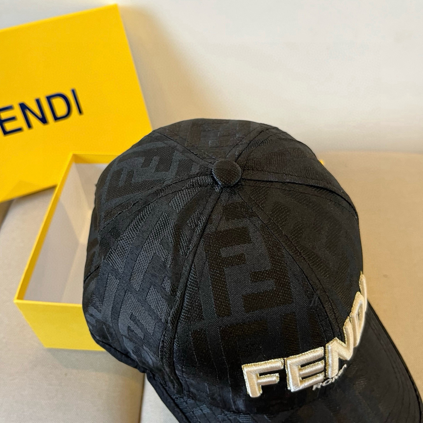  FENDI芬迪 老花系列棒球帽🧢 经典FF中古单品，气质穿搭单品，质量杠杠👍