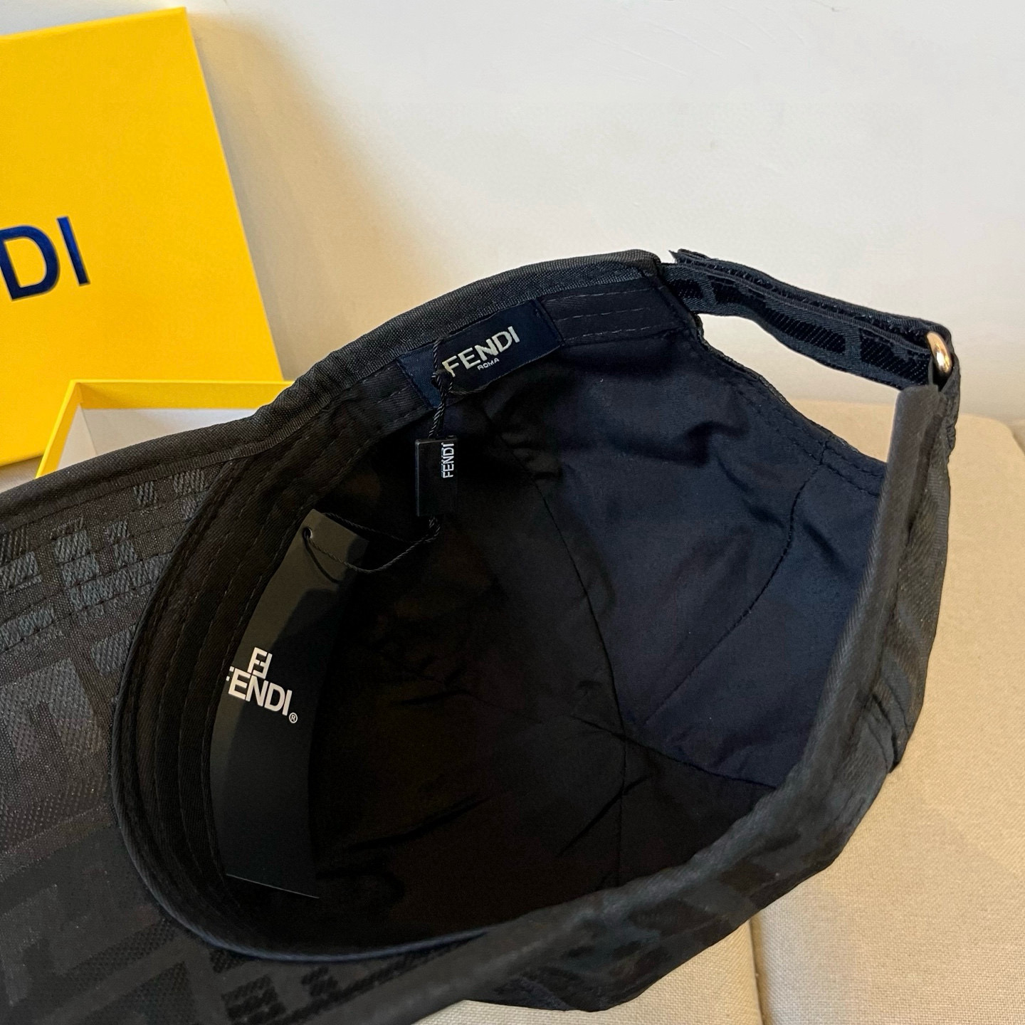  FENDI芬迪 老花系列棒球帽🧢 经典FF中古单品，气质穿搭单品，质量杠杠👍