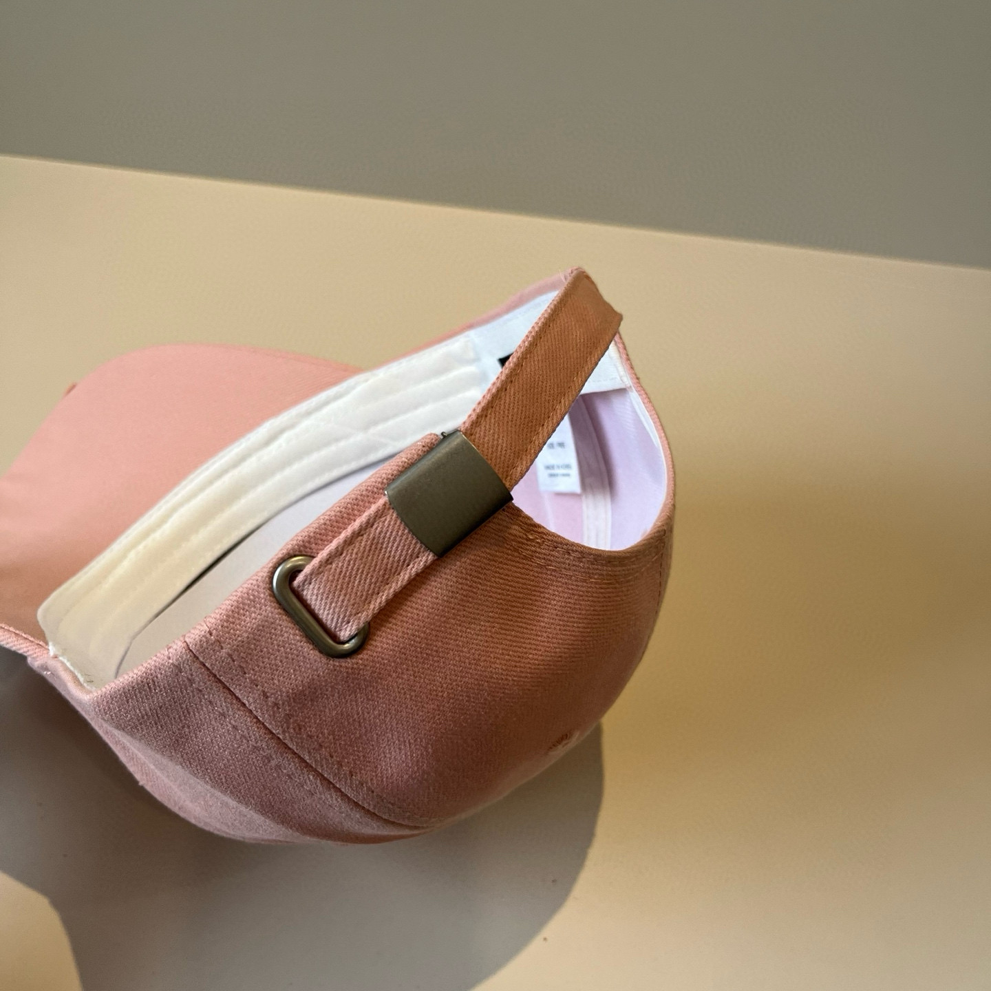  BALENCIAGA巴黎世家新款logo棒球帽，很酷的色系，男女佩戴都有不同style，第一批抢先出货