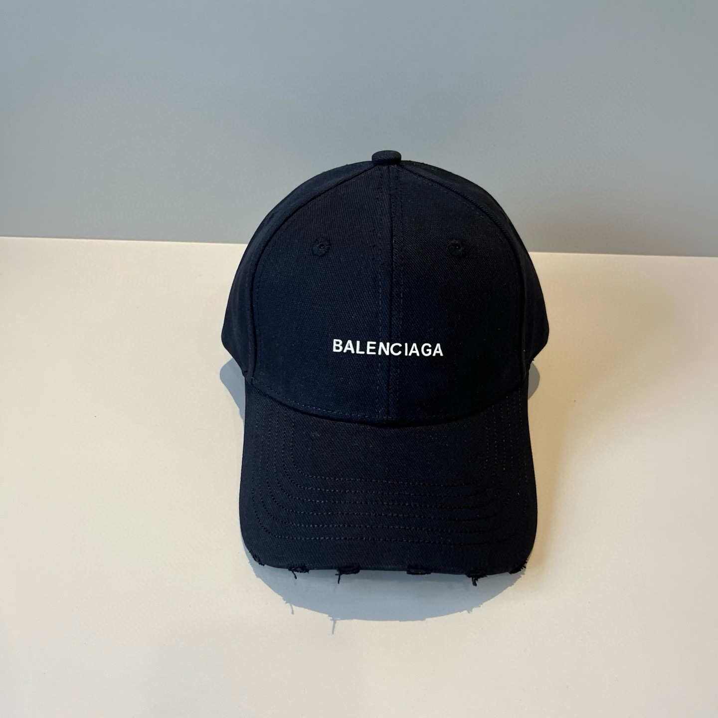  BALENCIAGA巴黎世家新款logo棒球帽，很酷的色系，男女佩戴都有不同style，第一批抢先出货