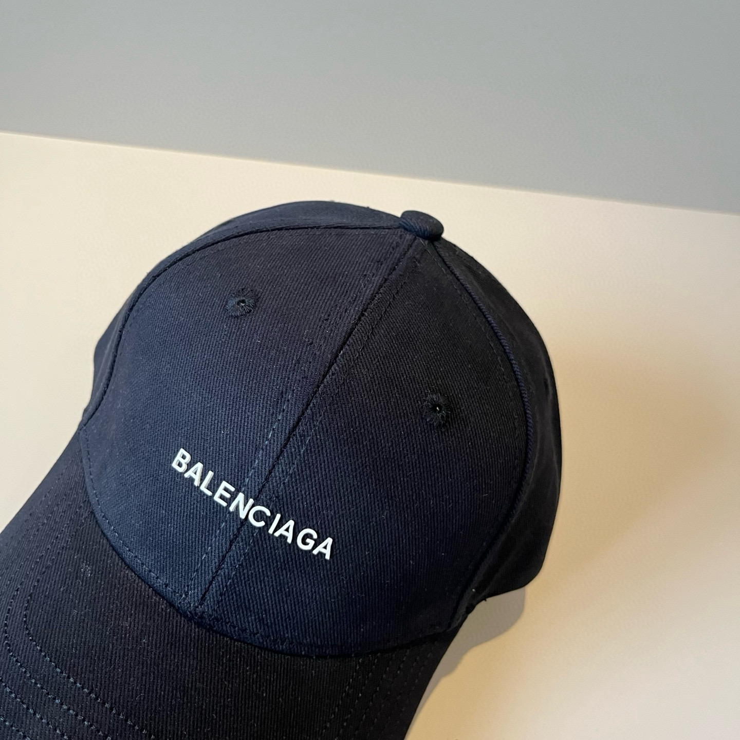  BALENCIAGA巴黎世家新款logo棒球帽，很酷的色系，男女佩戴都有不同style，第一批抢先出货