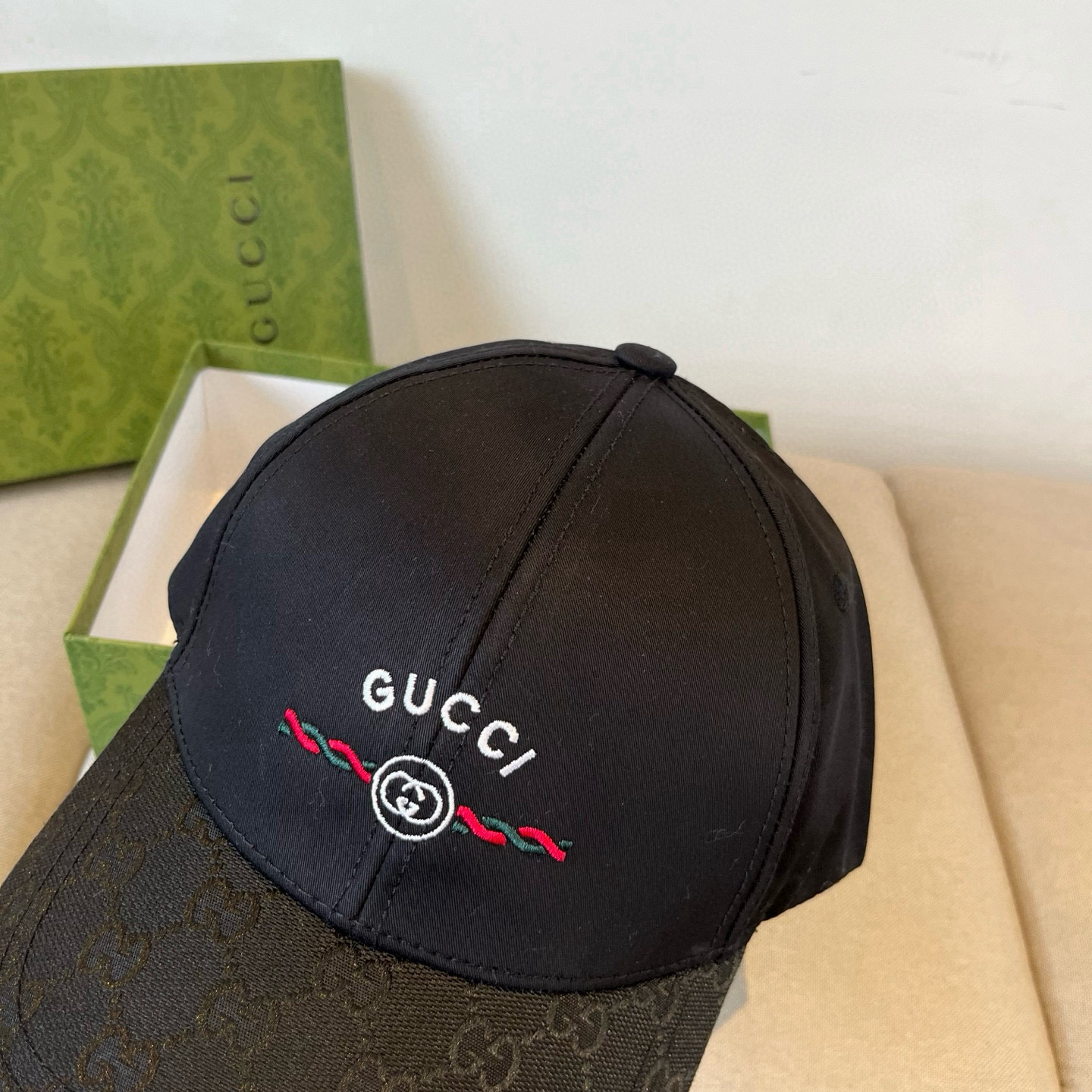  古奇棒球帽♥️GUCCI🧢官网新品，棒球帽，原单品质火爆来袭 。🎩 工艺非常精美 高档大气上档次！低调