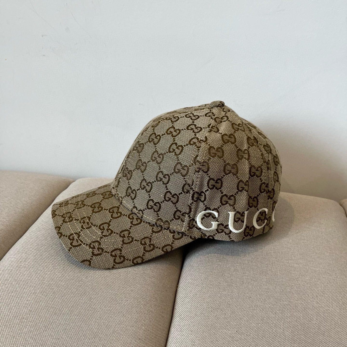NO:352608,The new product of Guchi baseball cap GUCCI official website, baseball cap, original quality is coming, very exquisite craftsmanship, high-end, atmospheric and up-class!  Low-key luxury, easy to carry!  Run volume!  Hat Straw Hat Fisherman Hat Baseball Hat, Hats, Gucci, espadrilles, hats古奇棒球帽GUCCI官网新品,棒球帽,原单品质火爆来袭 工艺非常精美 高档大气上档次！低调奢华,方便携带！跑量！帽子草帽渔夫帽棒球帽,帽子,gucci,espadrilles,hats,hat