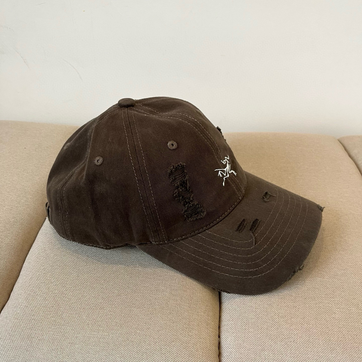 【始祖鸟】2025春款新款简约棒球帽，新款出货，大牌款超好搭配，赶紧入手！