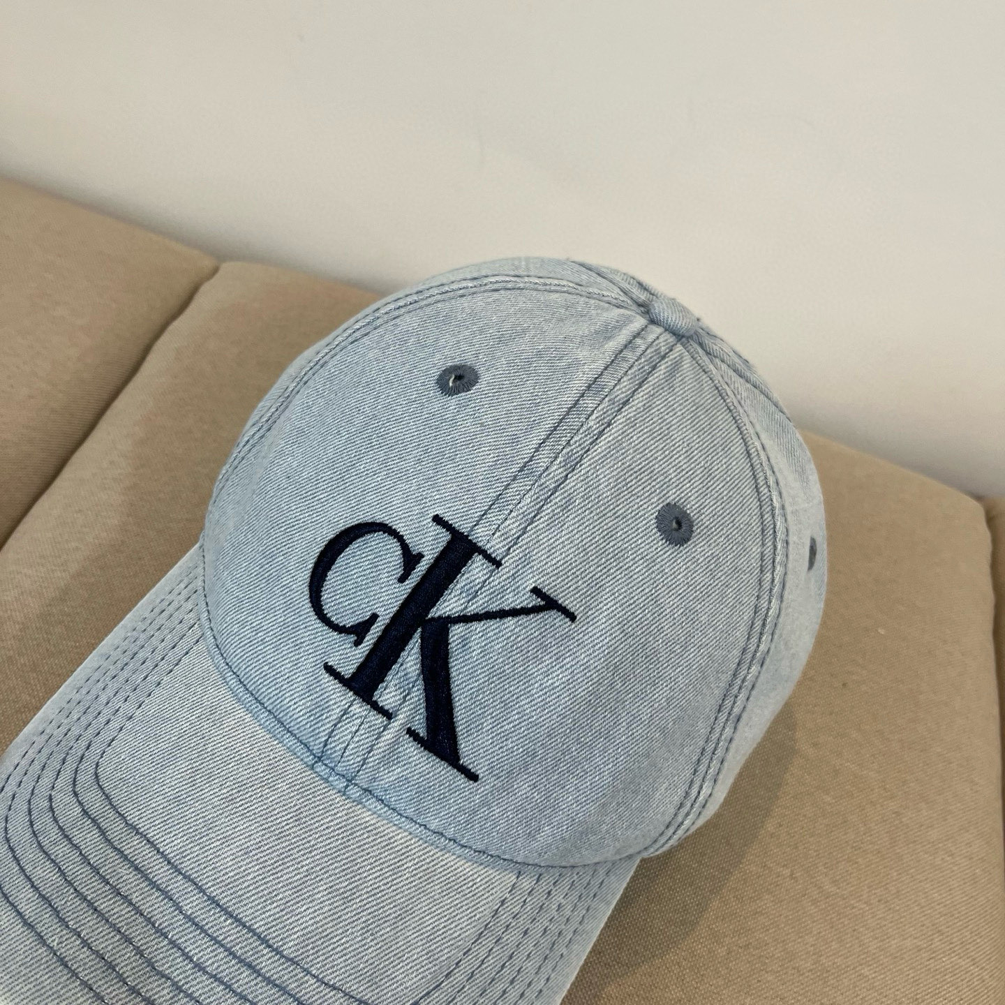  Calvin Klein，CKlogo棒球帽 请认准高端品质市场唯一对版，小红书推荐，时尚百搭，众多明