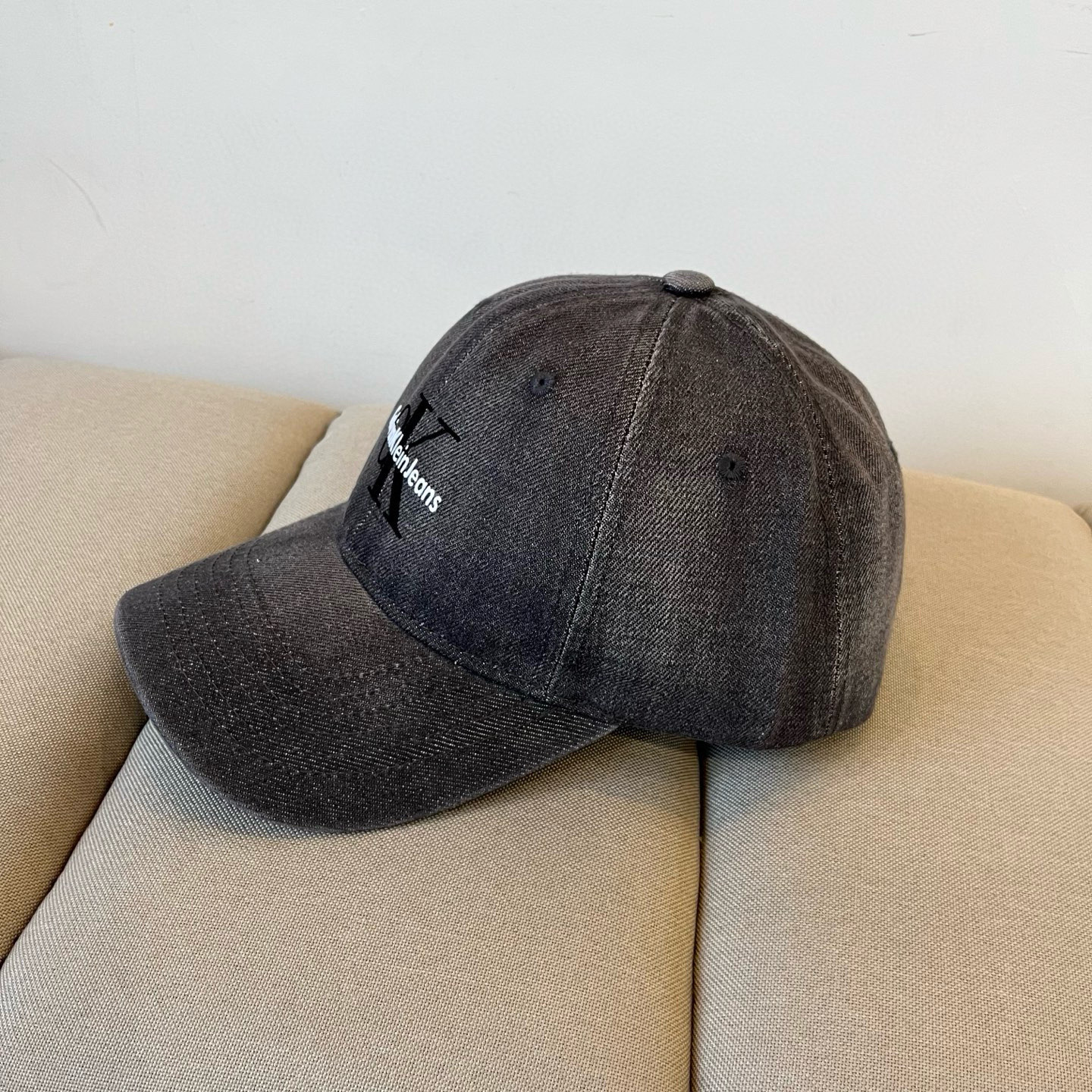  Calvin Klein，CKlogo棒球帽 请认准高端品质市场唯一对版，小红书推荐，时尚百搭，众多明