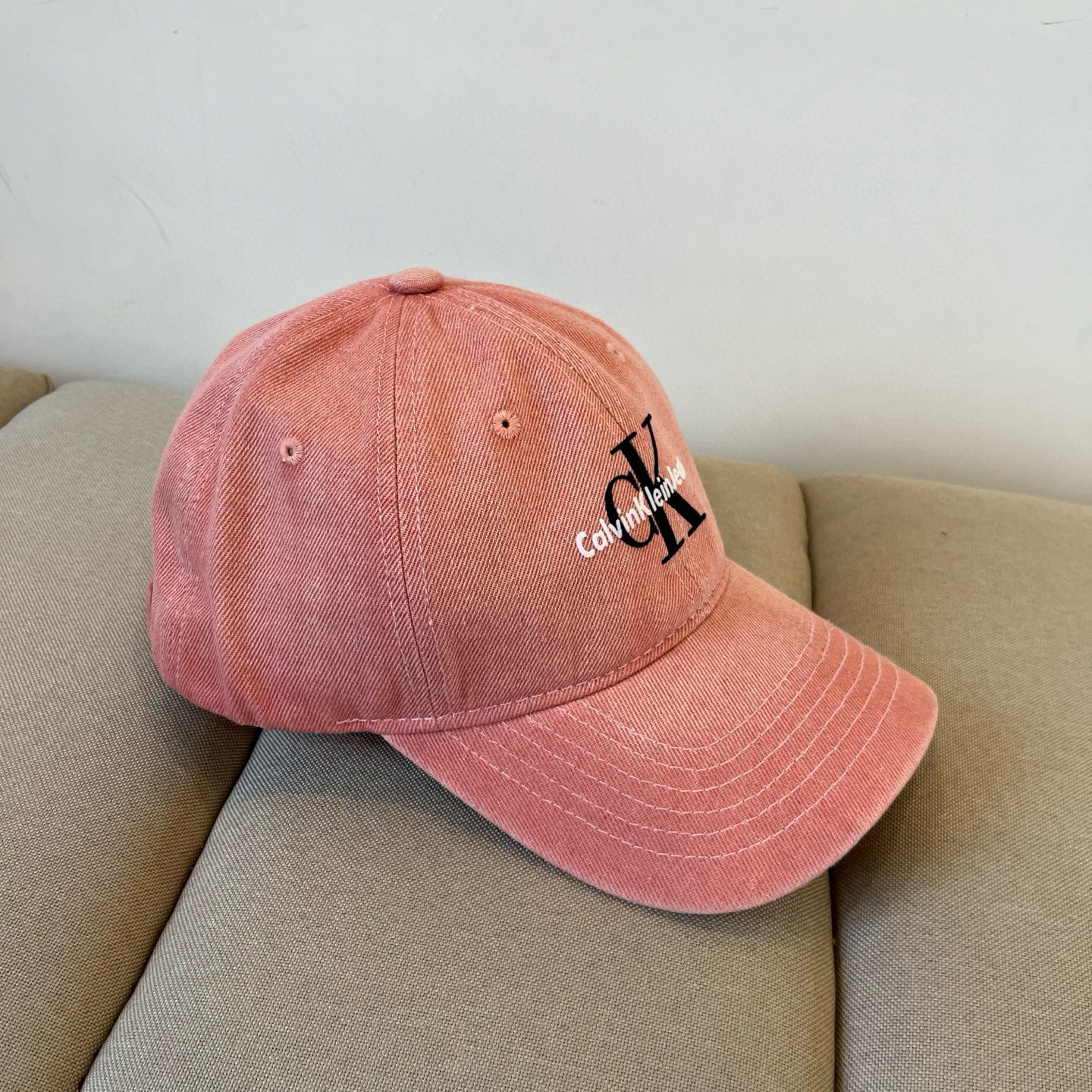  Calvin Klein，CKlogo棒球帽 请认准高端品质市场唯一对版，小红书推荐，时尚百搭，众多明