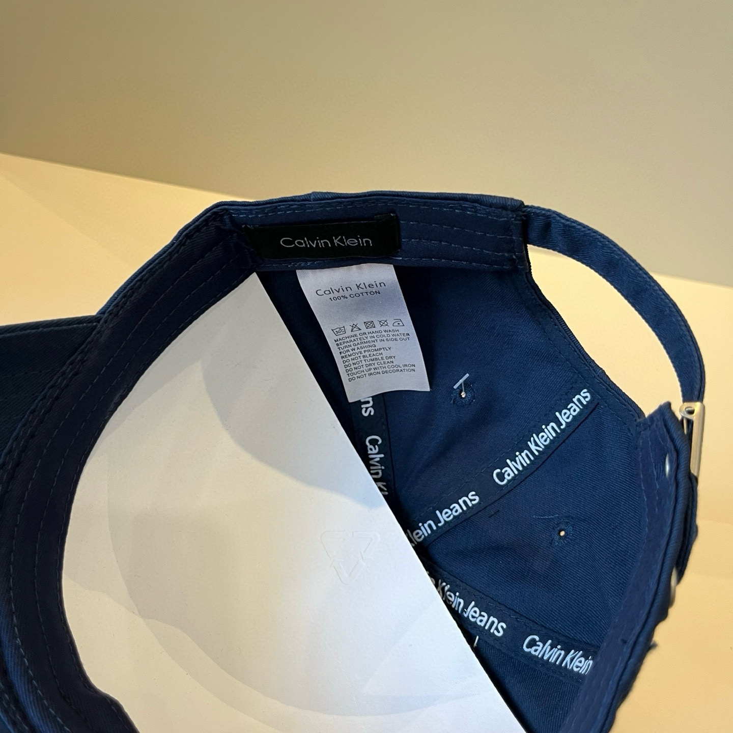  Calvin Klein，CKlogo棒球帽 请认准高端品质市场唯一对版，小红书推荐，时尚百搭，众多明