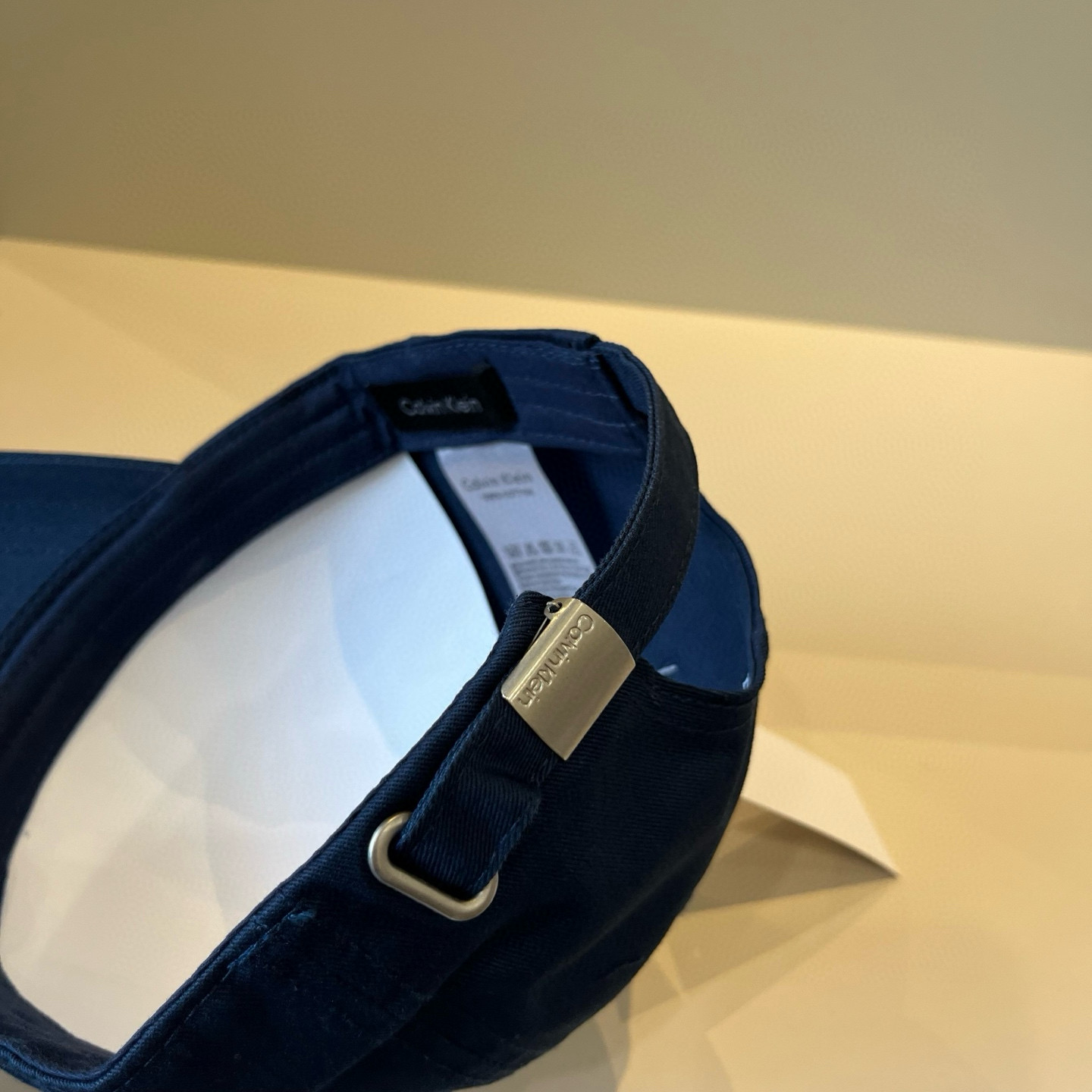  Calvin Klein，CKlogo棒球帽 请认准高端品质市场唯一对版，小红书推荐，时尚百搭，众多明