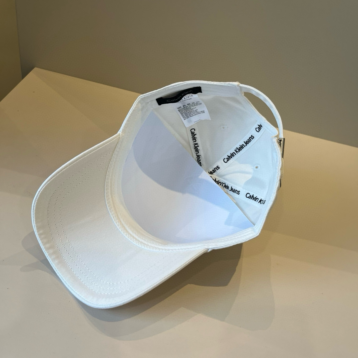  Calvin Klein，CKlogo棒球帽 请认准高端品质市场唯一对版，小红书推荐，时尚百搭，众多明