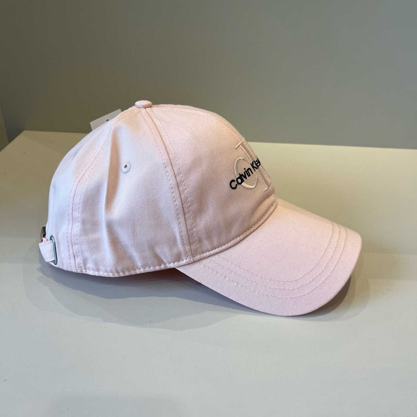  Calvin Klein，CKlogo棒球帽 请认准高端品质市场唯一对版，小红书推荐，时尚百搭，众多明