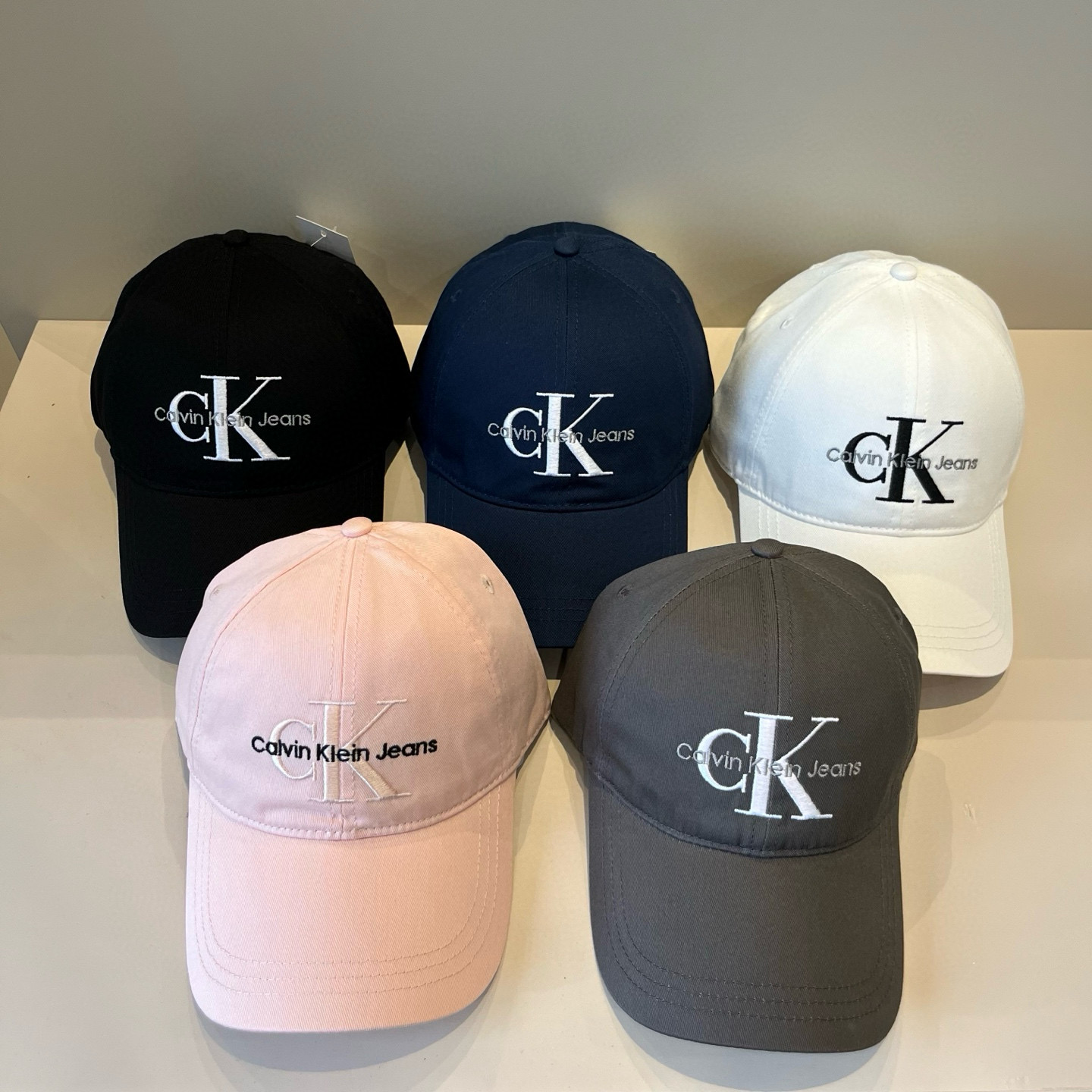  Calvin Klein，CKlogo棒球帽 请认准高端品质市场唯一对版，小红书推荐，时尚百搭，众多明