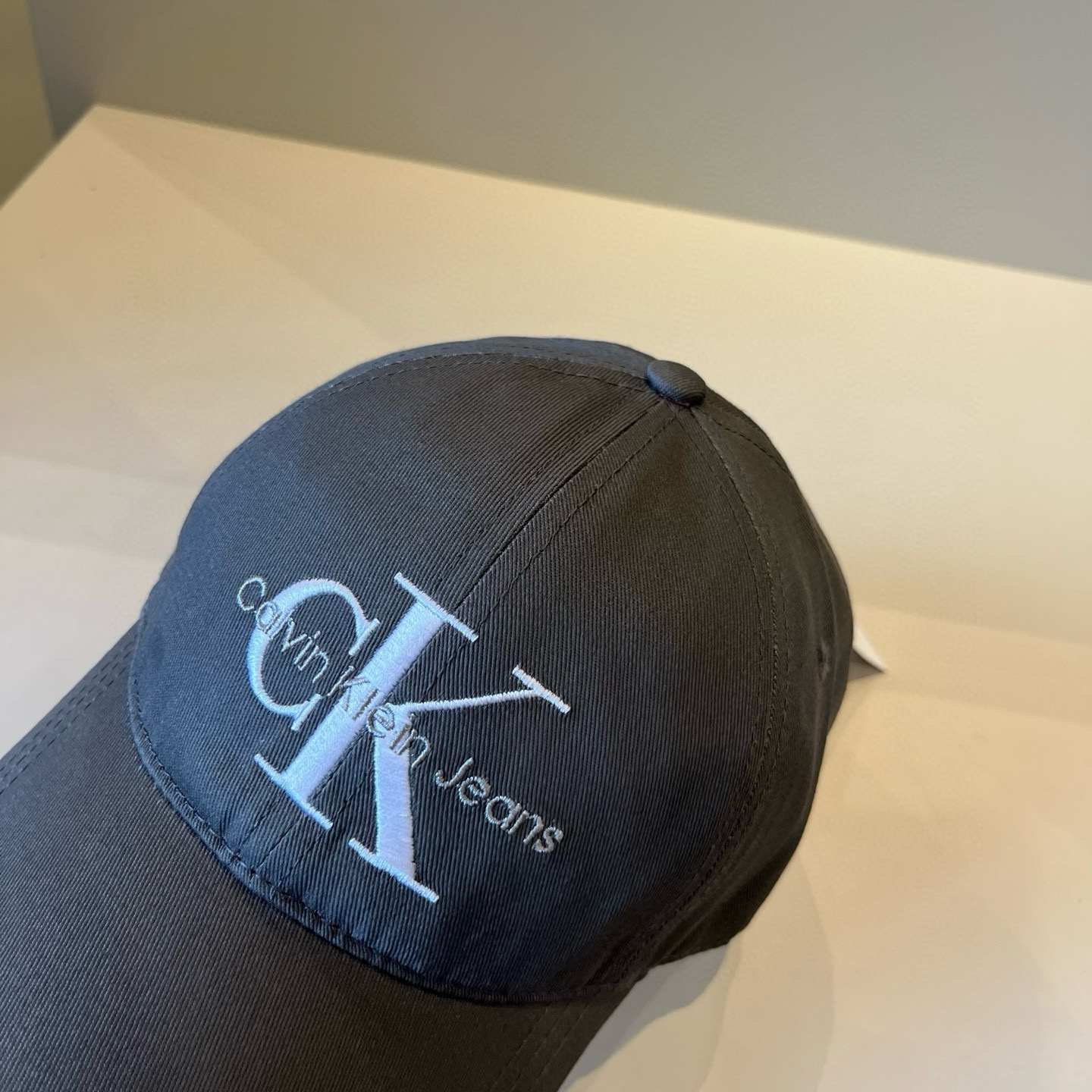  Calvin Klein，CKlogo棒球帽 请认准高端品质市场唯一对版，小红书推荐，时尚百搭，众多明