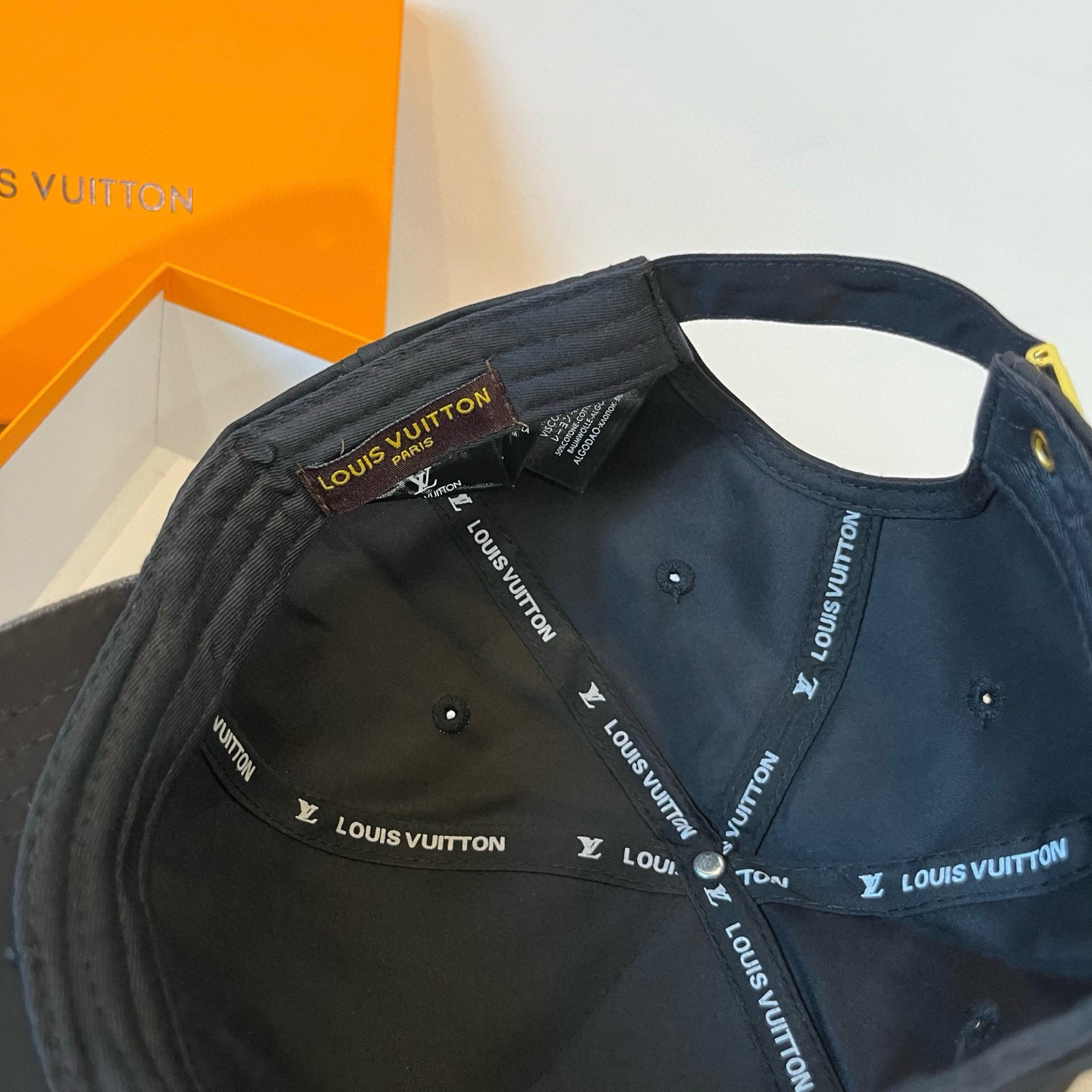 🧢路易威登棒球帽 LouisVuitton😍新款LV棒球帽，重工打造♥️高端大气，百搭款🤗男女通用！跑量