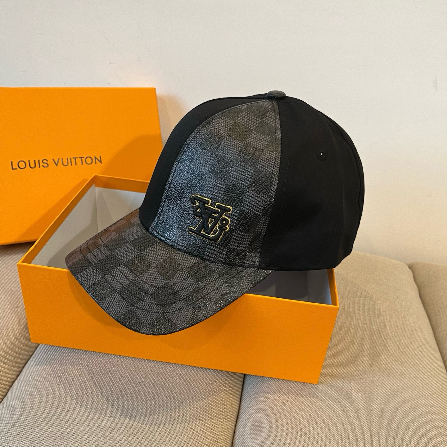 🧢路易威登棒球帽 LouisVuitton😍新款LV棒球帽，重工打造♥️高端大气，百搭款🤗男女通用！跑量