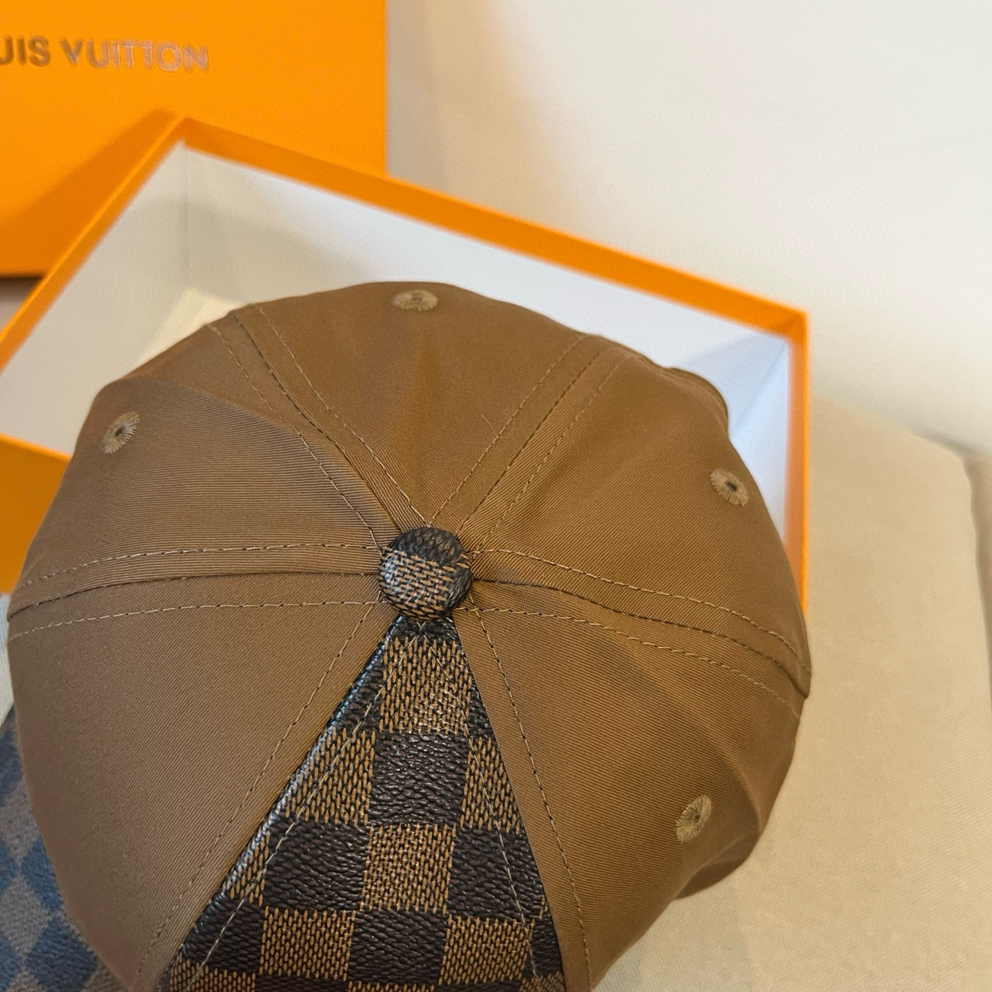 🧢路易威登棒球帽 LouisVuitton😍新款LV棒球帽，重工打造♥️高端大气，百搭款🤗男女通用！跑量