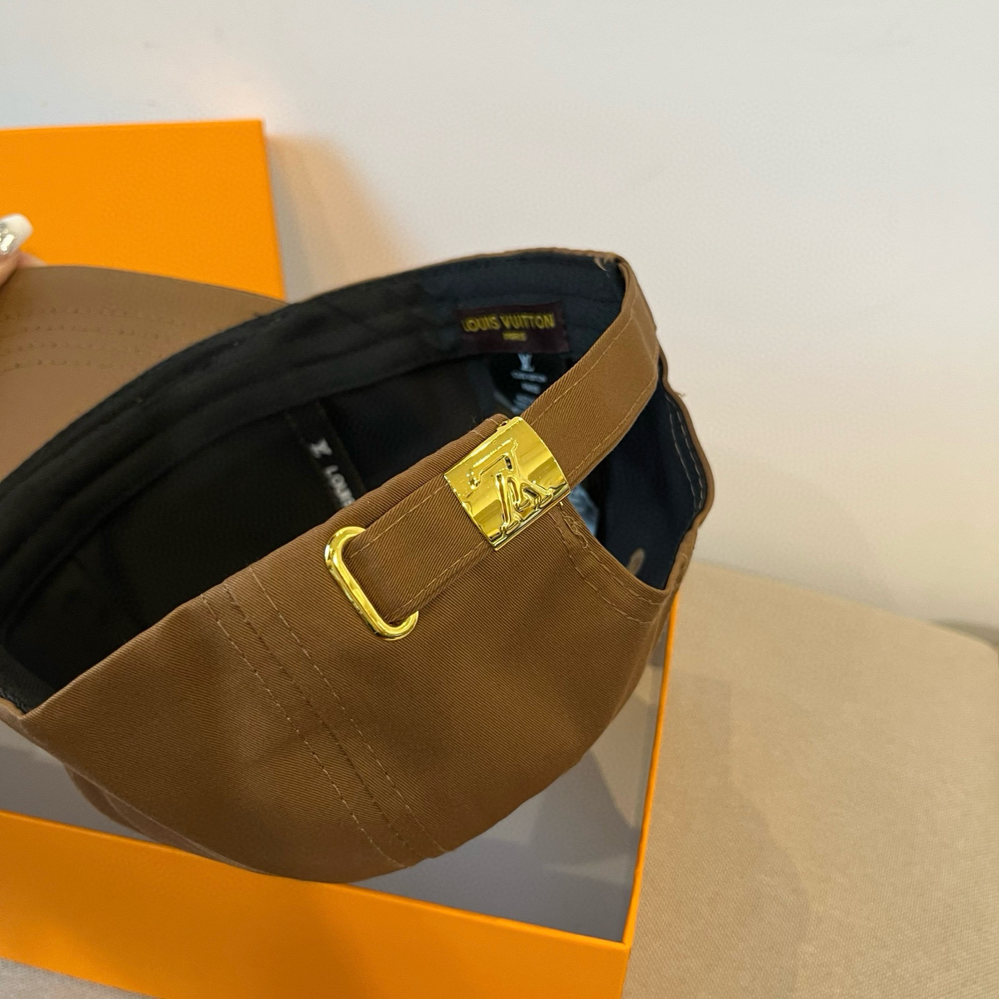 🧢路易威登棒球帽 LouisVuitton😍新款LV棒球帽，重工打造♥️高端大气，百搭款🤗男女通用！跑量