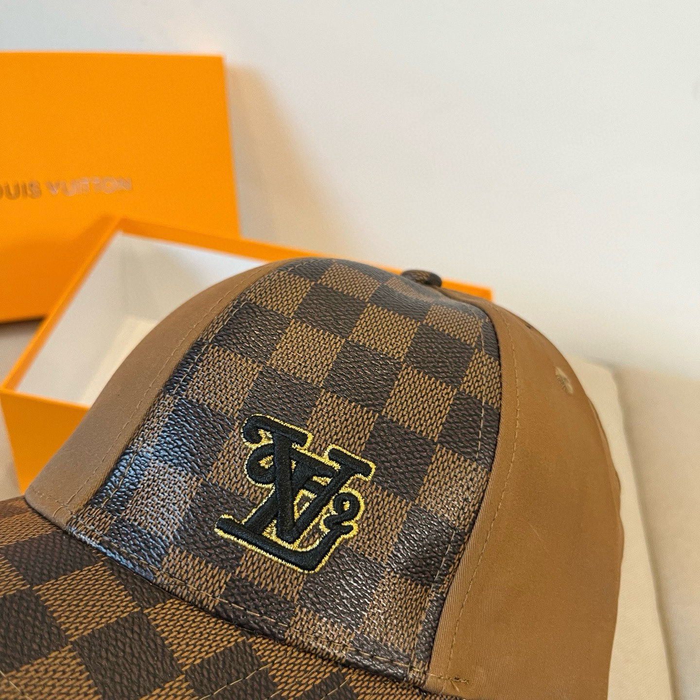 🧢路易威登棒球帽 LouisVuitton😍新款LV棒球帽，重工打造♥️高端大气，百搭款🤗男女通用！跑量