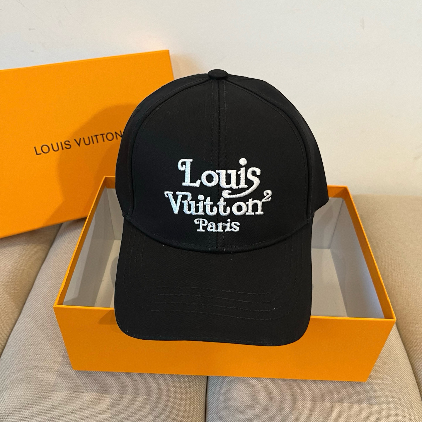 🧢路易威登棒球帽 LouisVuitton😍新款LV棒球帽，重工打造♥️高端大气，百搭款🤗男女通用！跑量