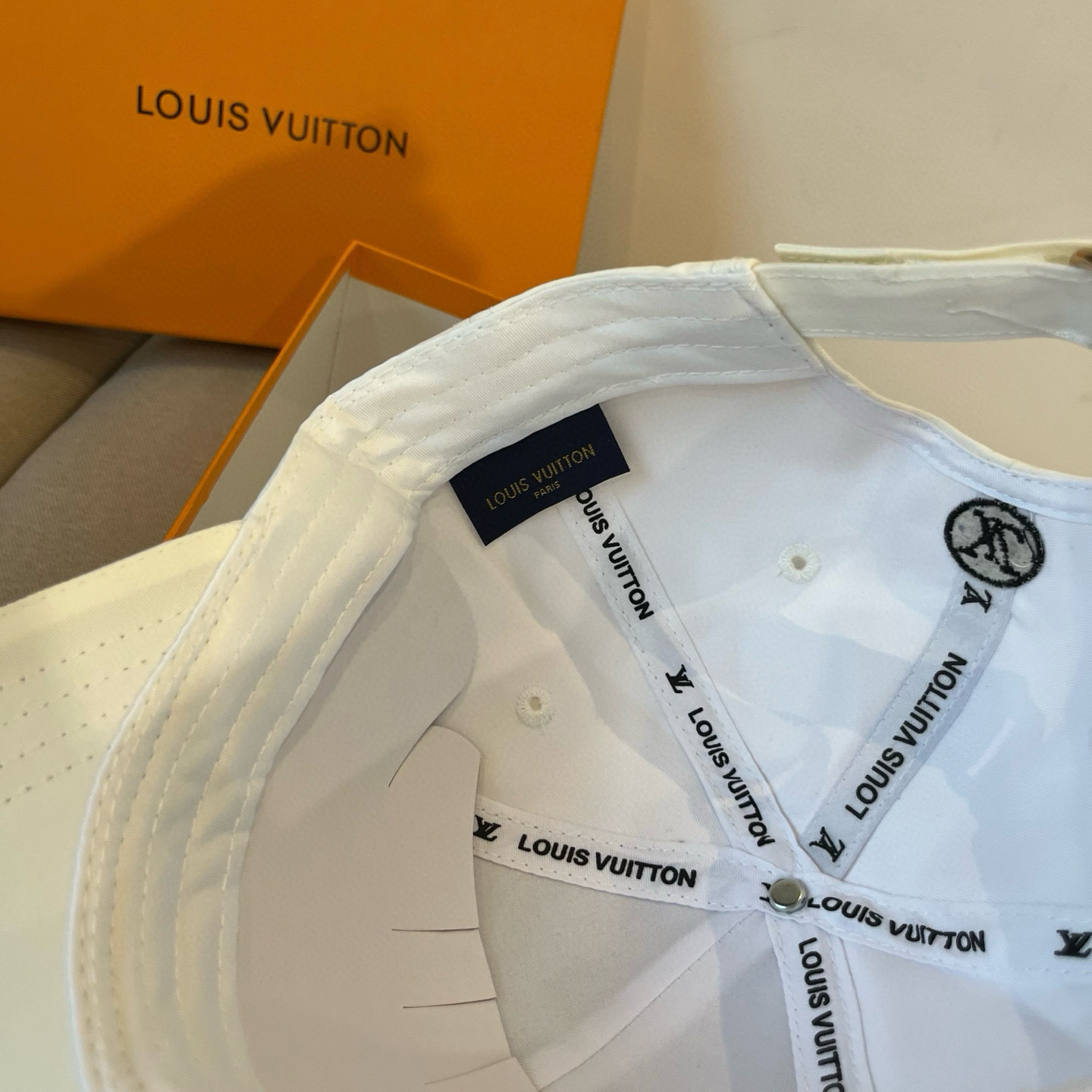 🧢路易威登棒球帽 LouisVuitton😍新款LV棒球帽，重工打造♥️高端大气，百搭款🤗男女通用！跑量