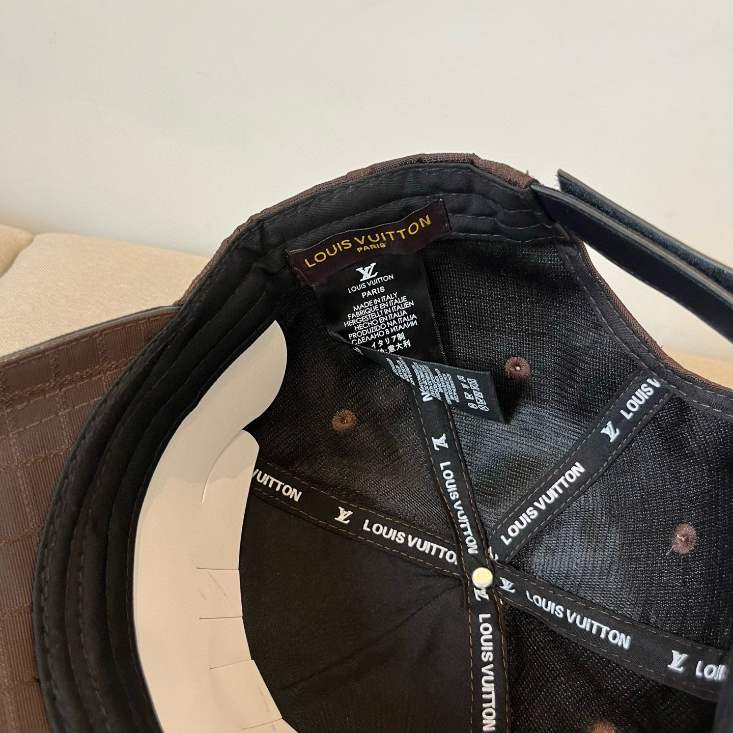 🧢路易威登棒球帽 LouisVuitton😍新款LV棒球帽，重工打造♥️高端大气，百搭款🤗男女通用！跑量