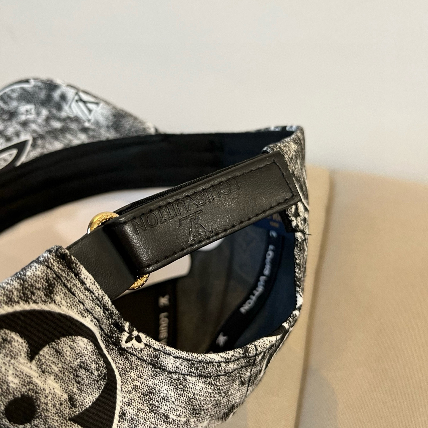 🧢路易威登棒球帽 LouisVuitton😍新款LV棒球帽，重工打造♥️高端大气，百搭款🤗男女通用！跑量