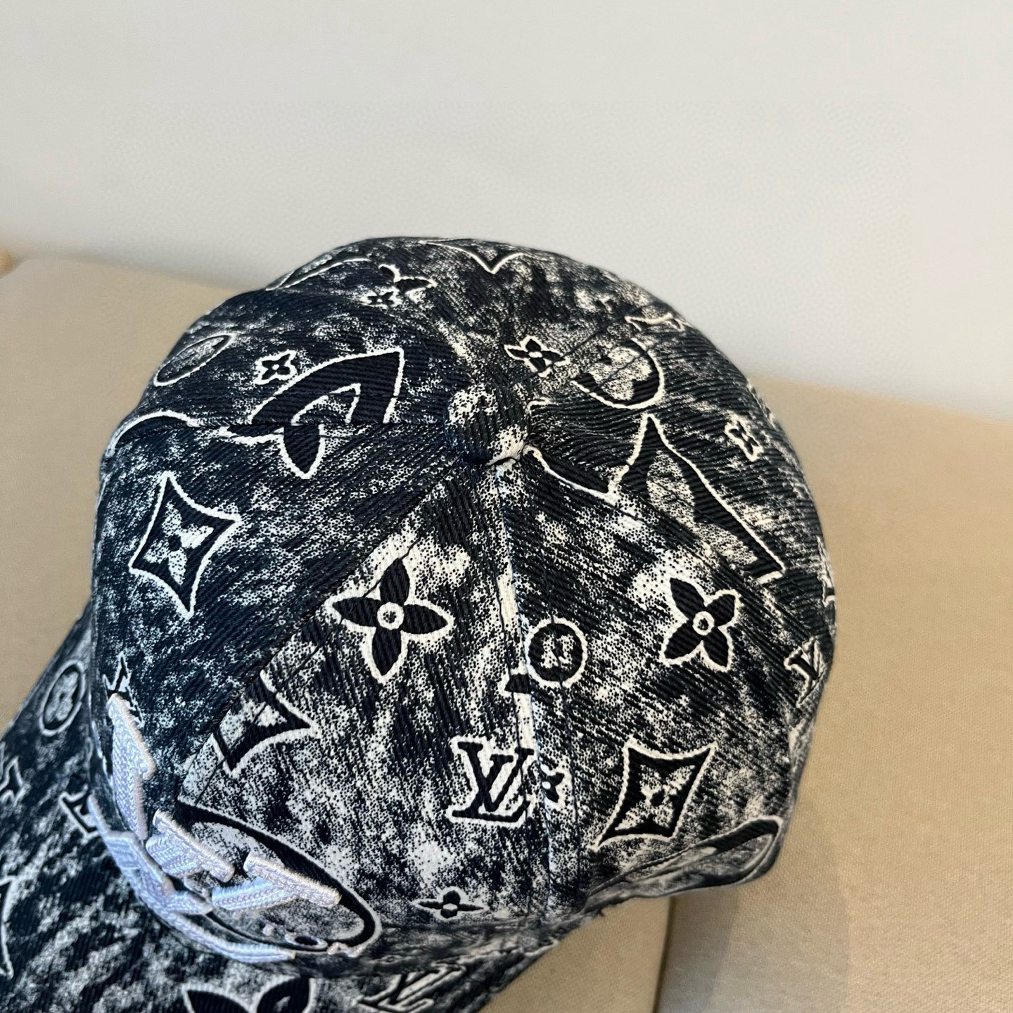 🧢路易威登棒球帽 LouisVuitton😍新款LV棒球帽，重工打造♥️高端大气，百搭款🤗男女通用！跑量