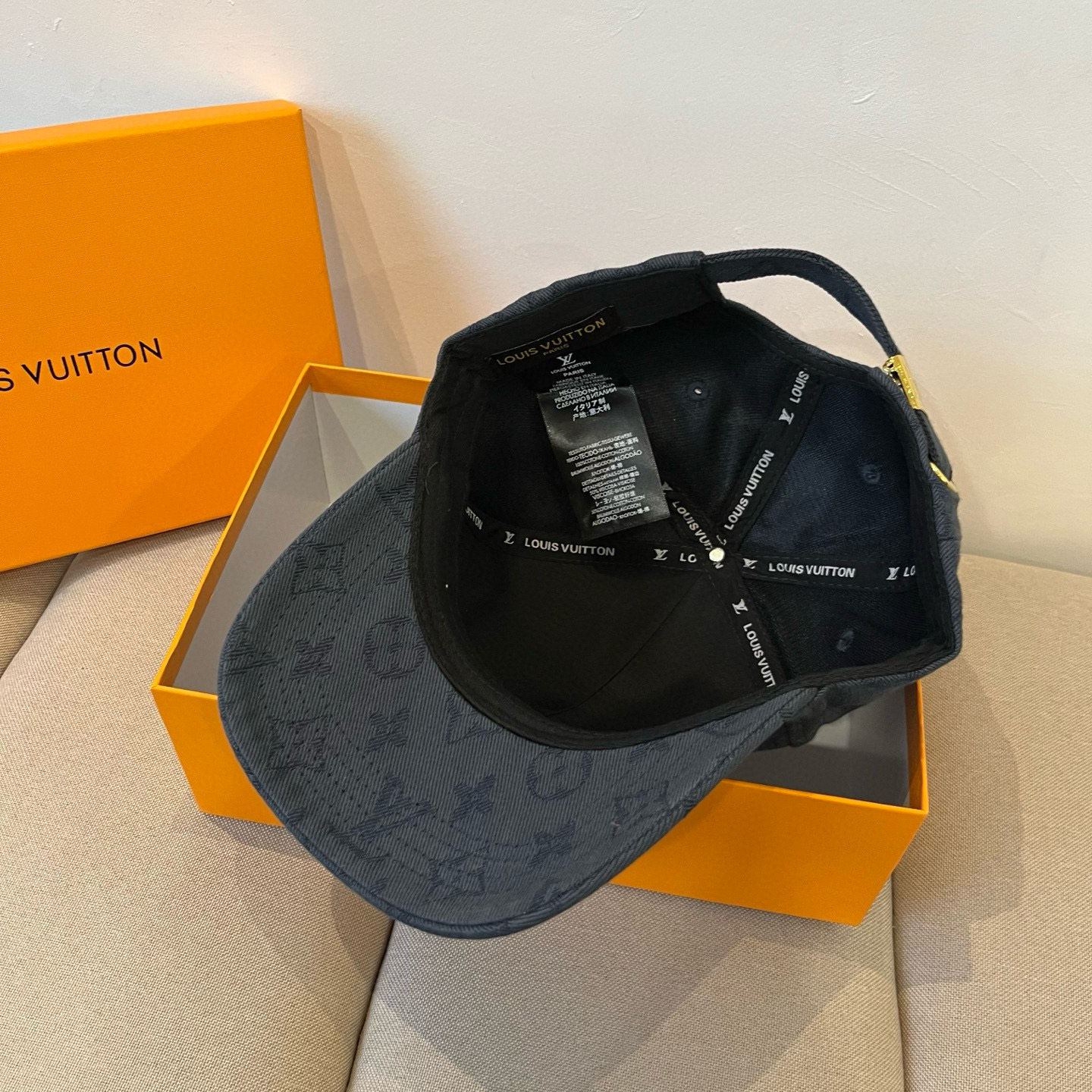 🧢路易威登棒球帽 LouisVuitton😍新款LV棒球帽，重工打造♥️高端大气，百搭款🤗男女通用！跑量