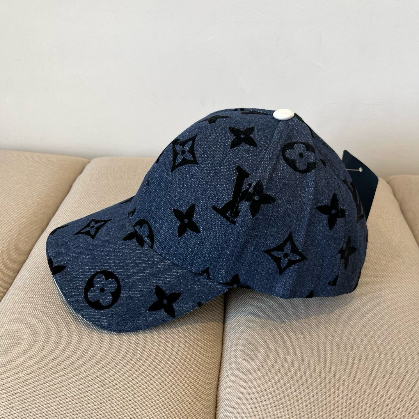 🧢路易威登棒球帽 LouisVuitton😍新款LV棒球帽，重工打造♥️高端大气，百搭款🤗男女通用！跑量